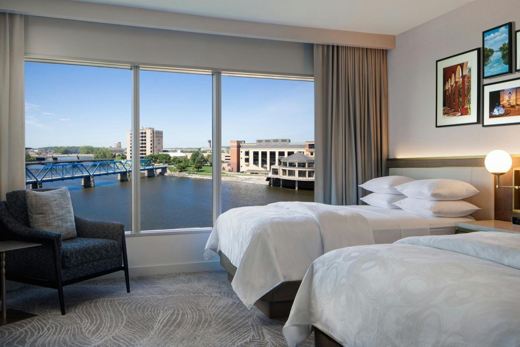 Queen Room Two Queen Beds River View