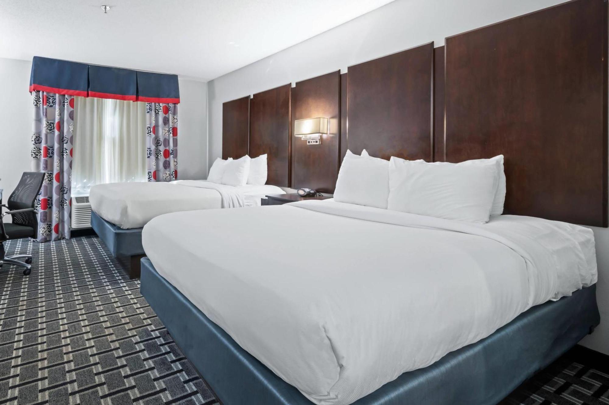 Queen Suite Two Queen Beds