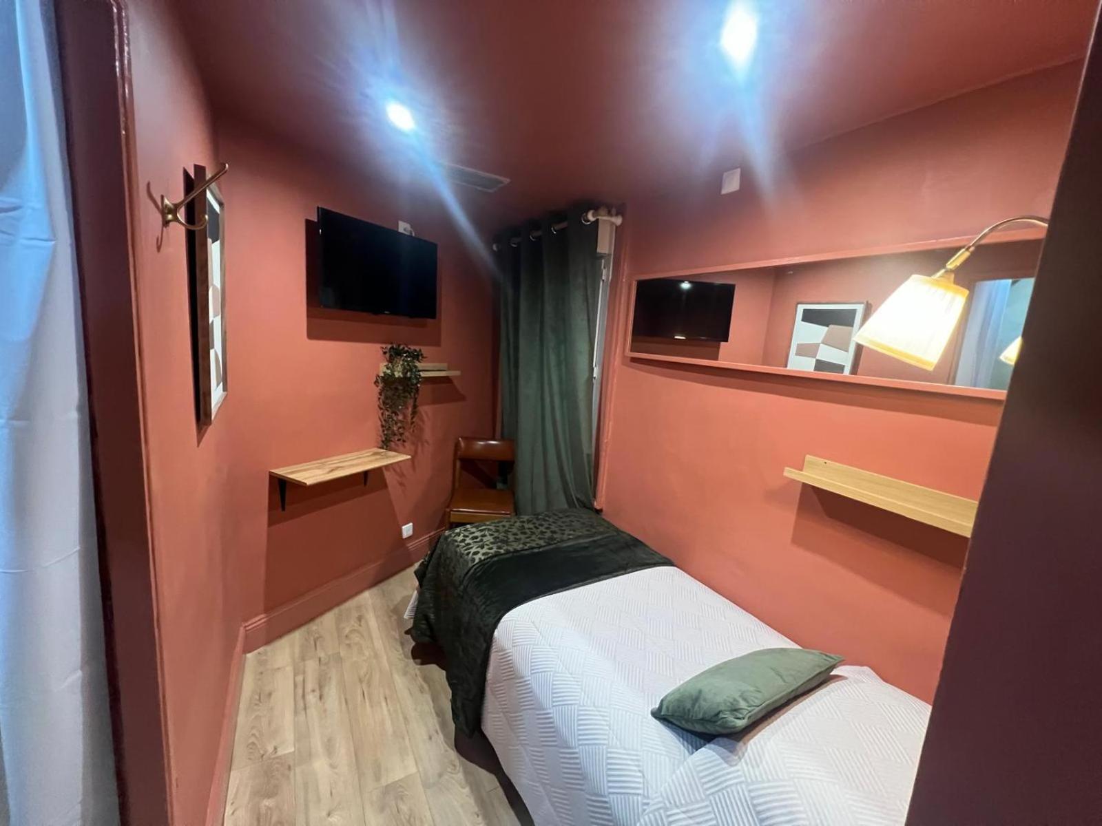 Single Room,1742707726:JPEG