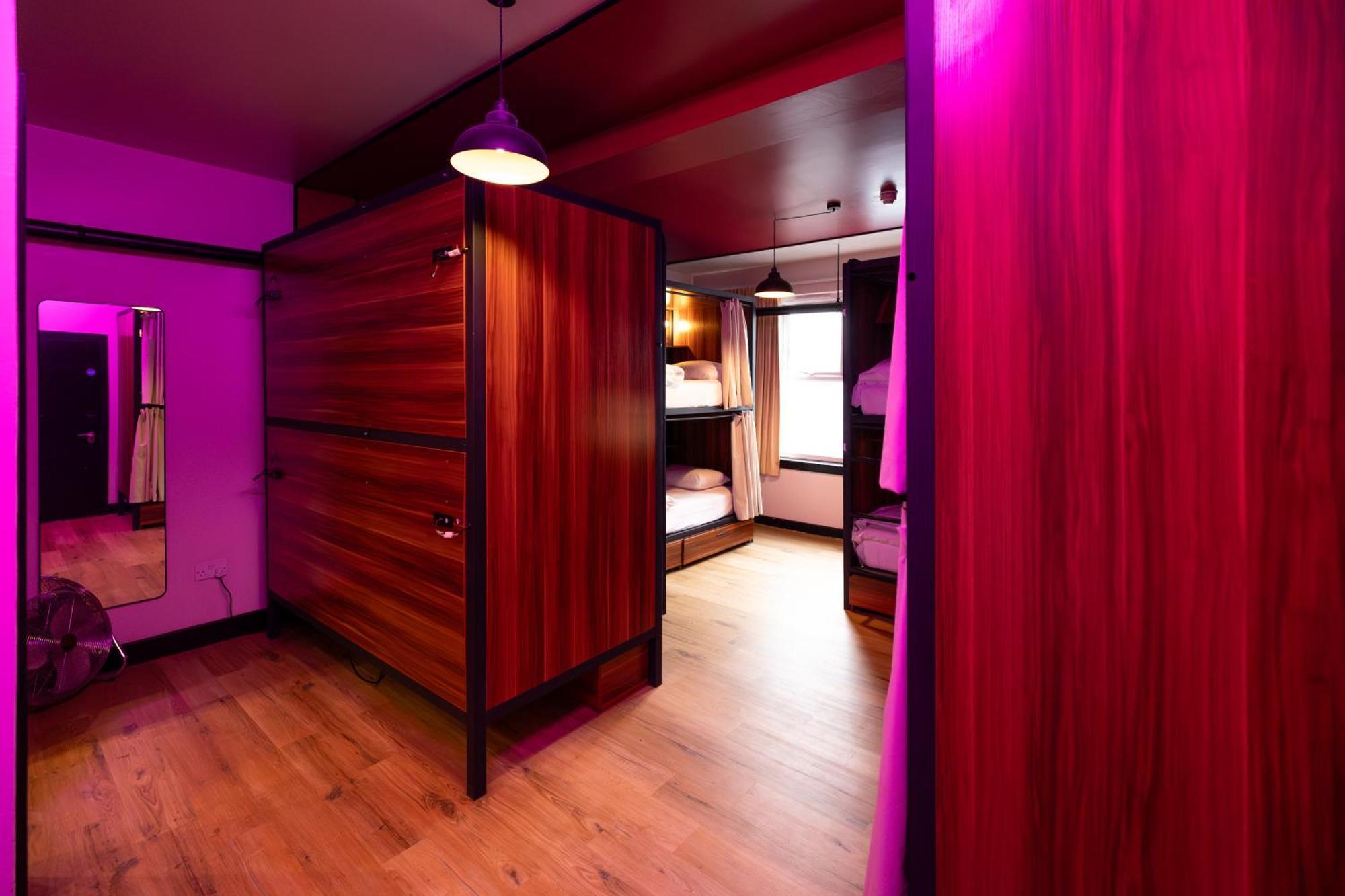 Bed 8-Bed Dormitory Room