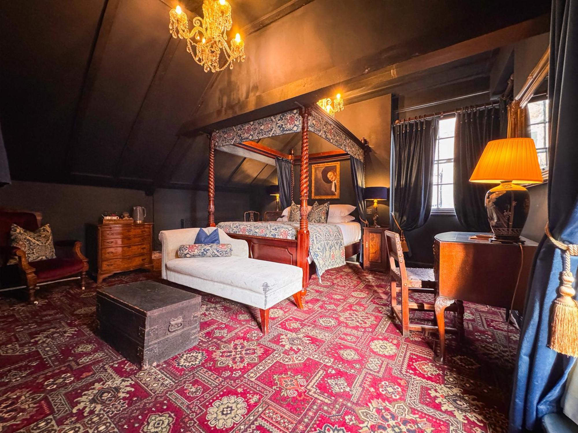 Four Poster Double Bed