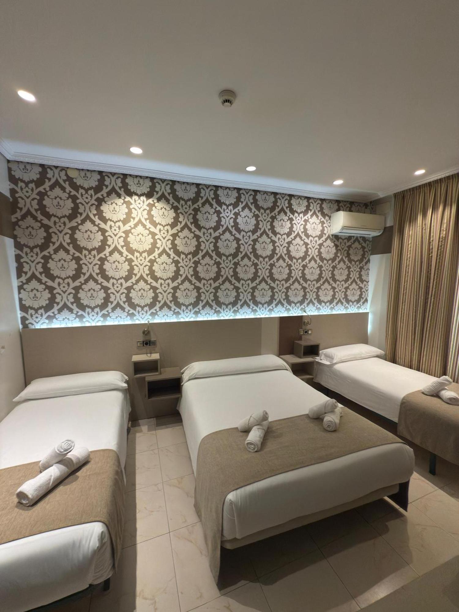 Family Room,1742708702:JPEG
