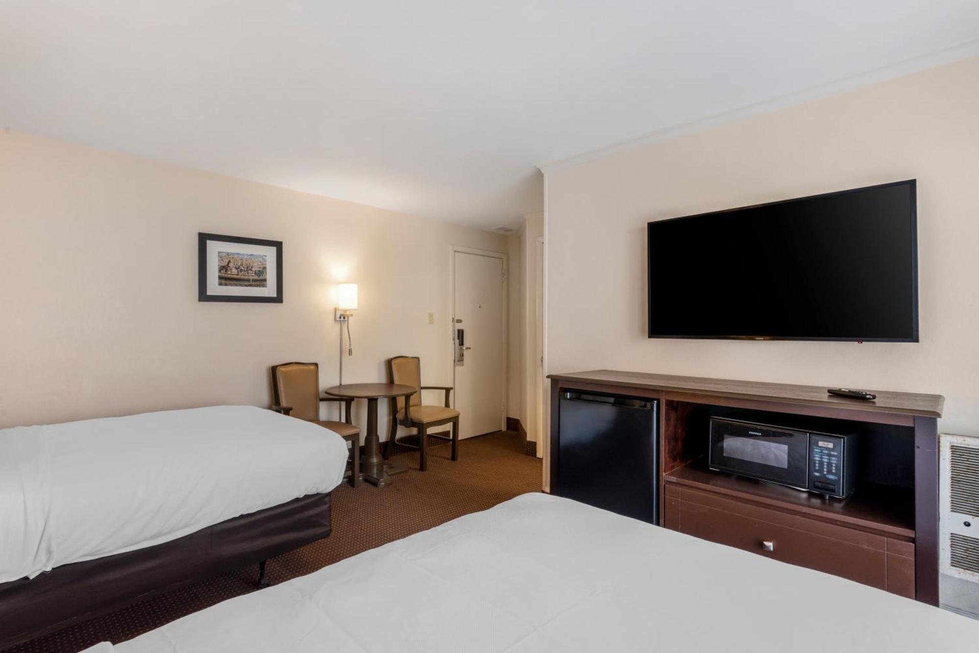 Double Room Two Double Beds City View or Non Smoking