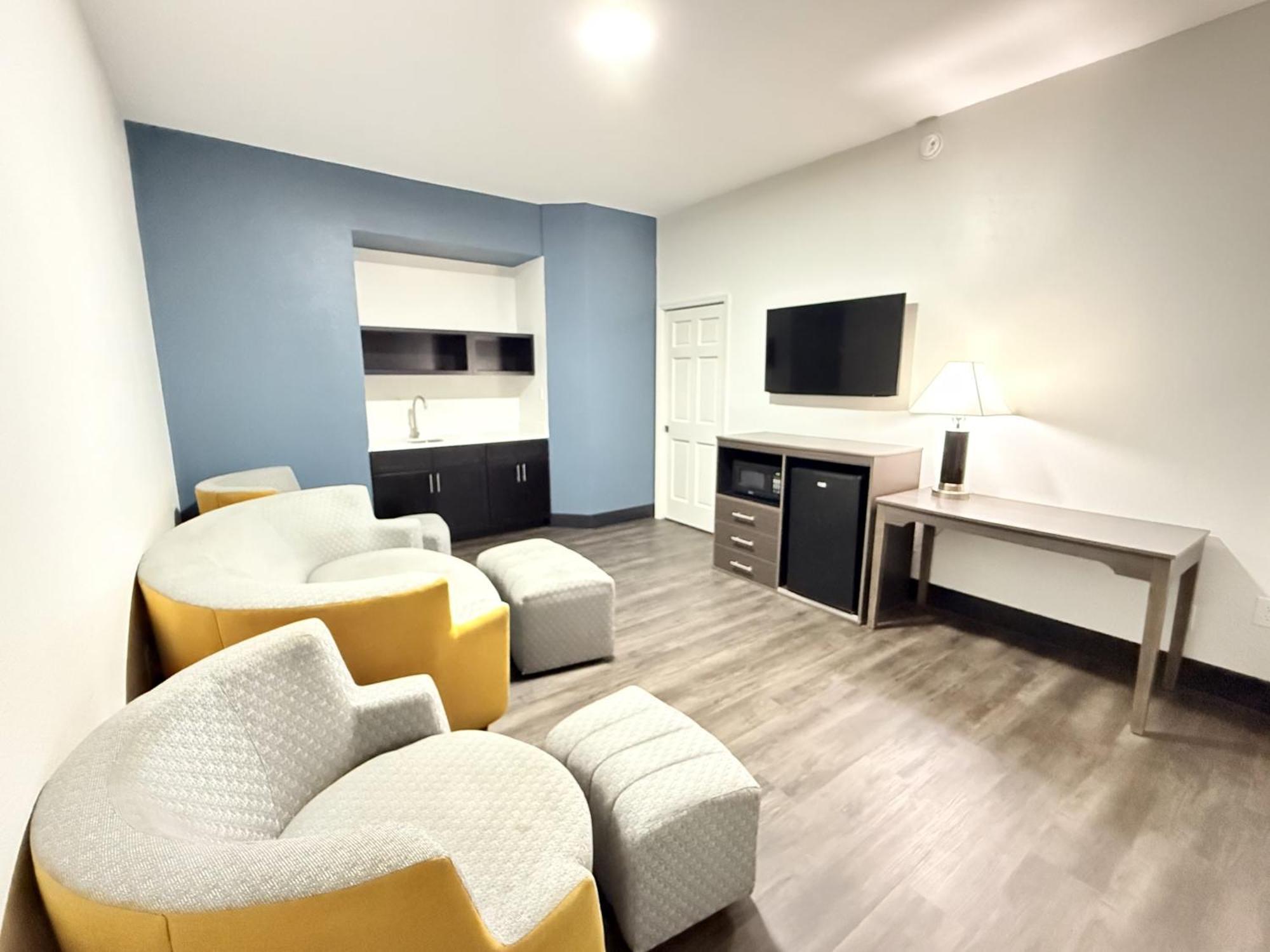 One-Bedroom King Suite Non-Smoking