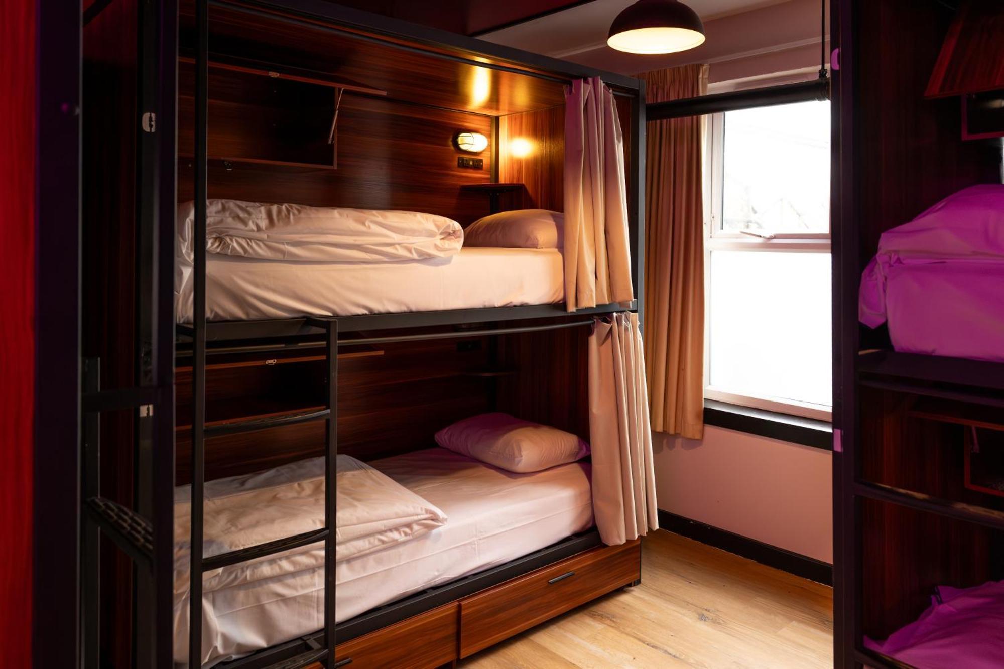 Bed 8-Bed Dormitory Room