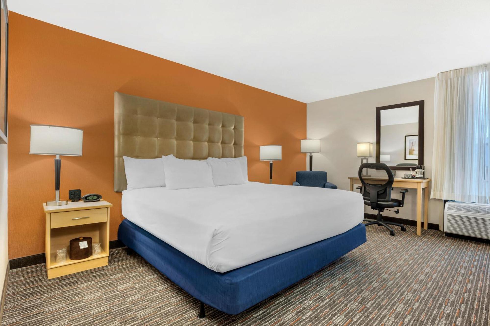 Deluxe King Room - Accessible, Tub