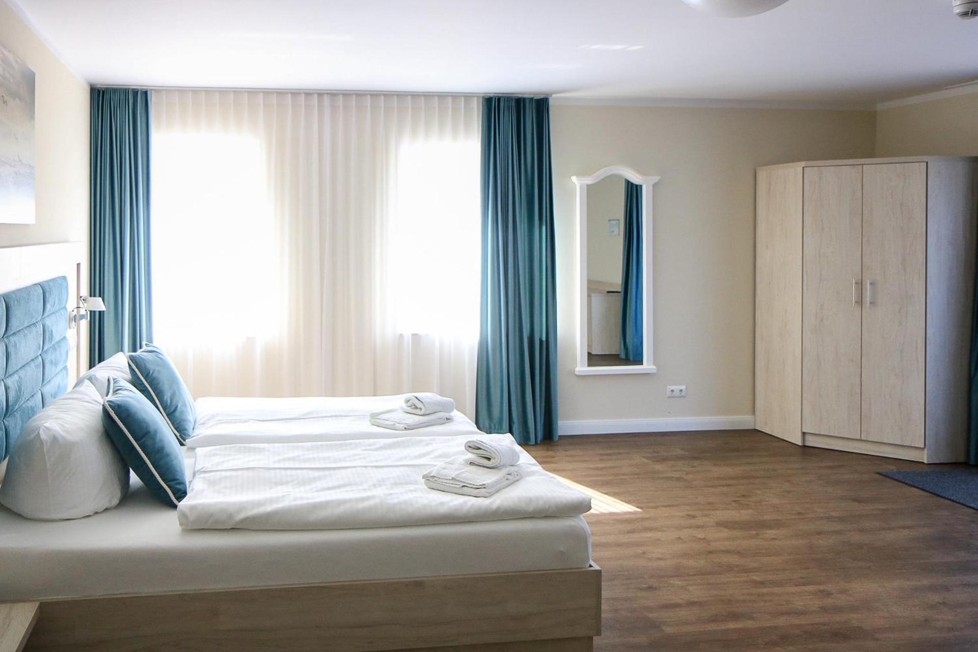 Superior Double Room Wheelchair Access Annex