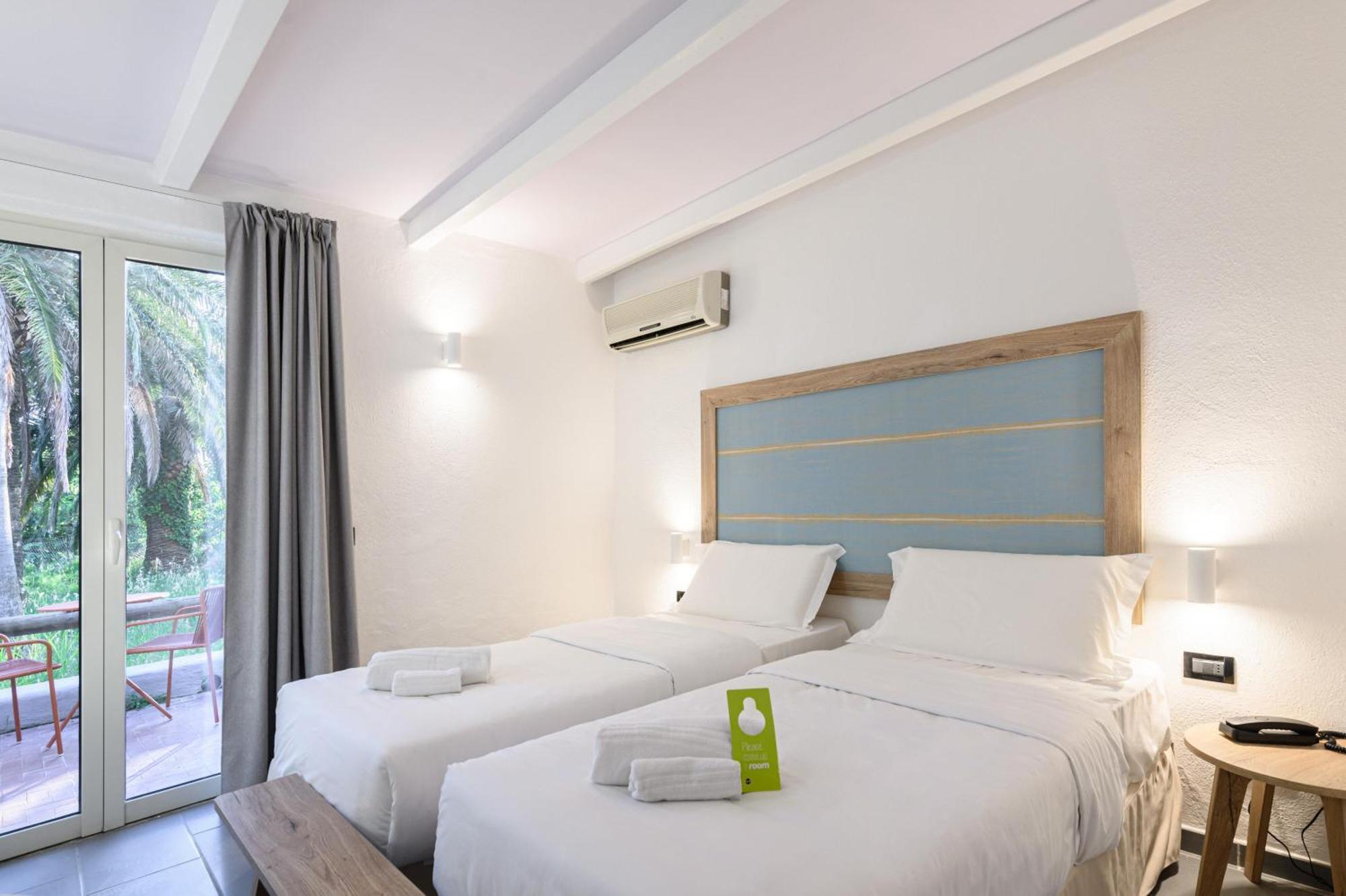 Twin Room,1742714830:JPEG