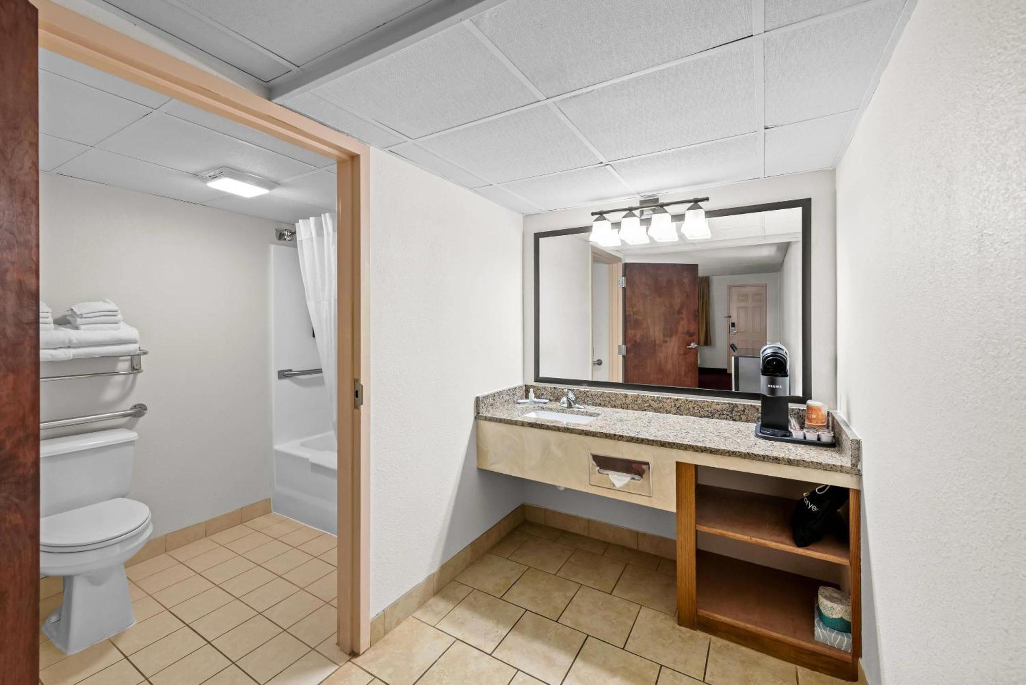 King Room Accessible or Non-Smoking