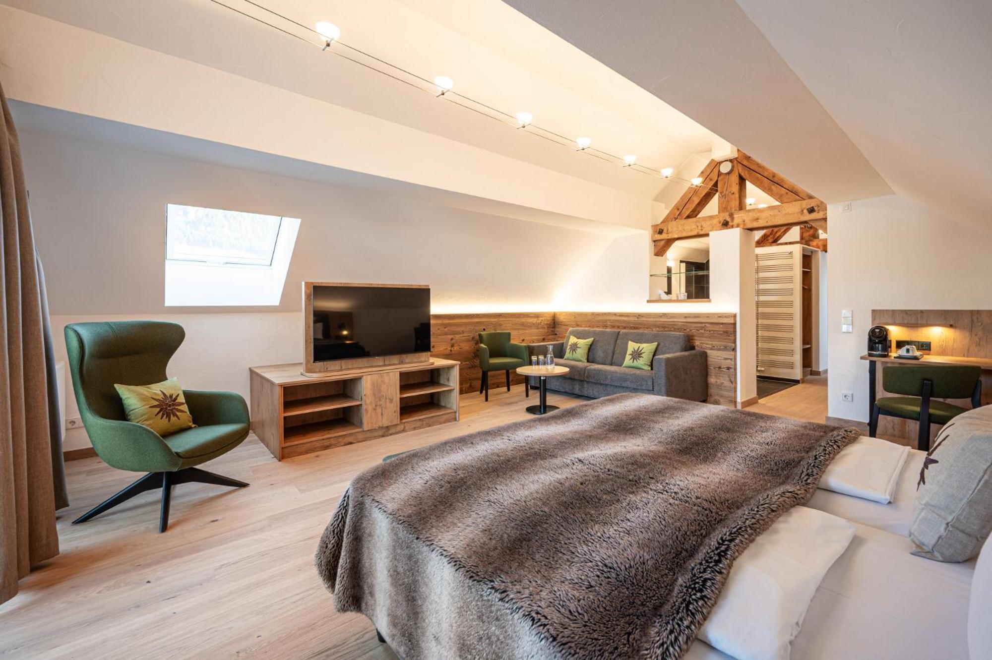 Deluxe Suite