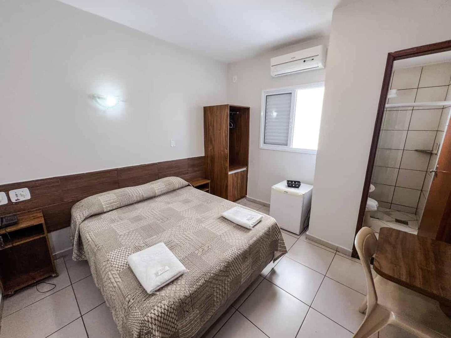 Deluxe Double Room Shower