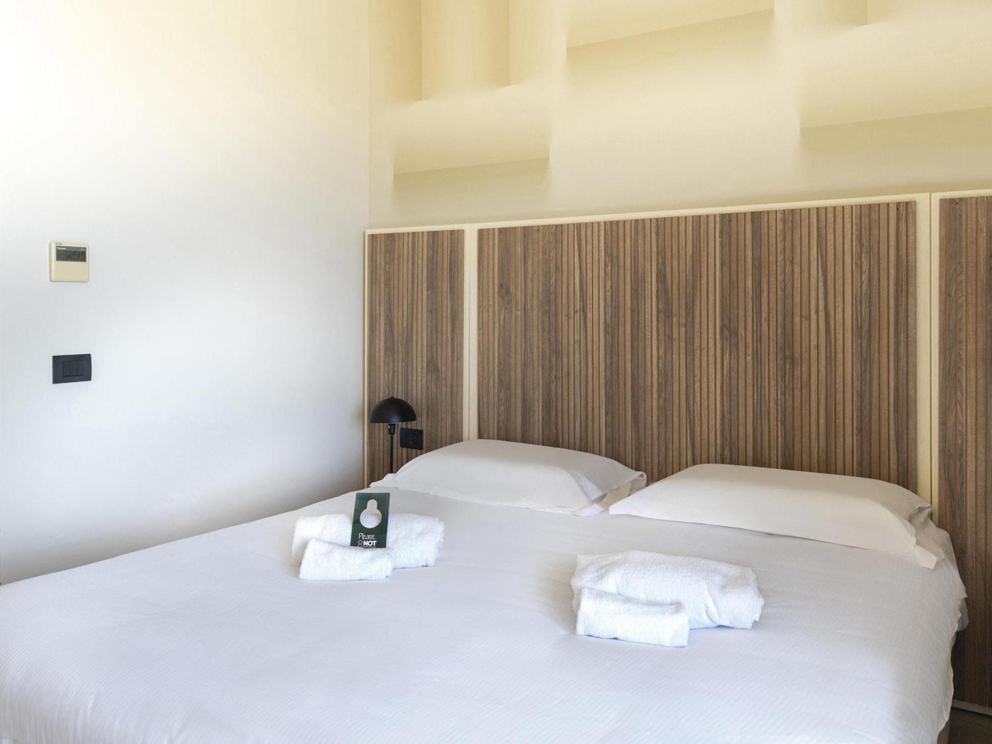 Double Room,1742731996:JPEG