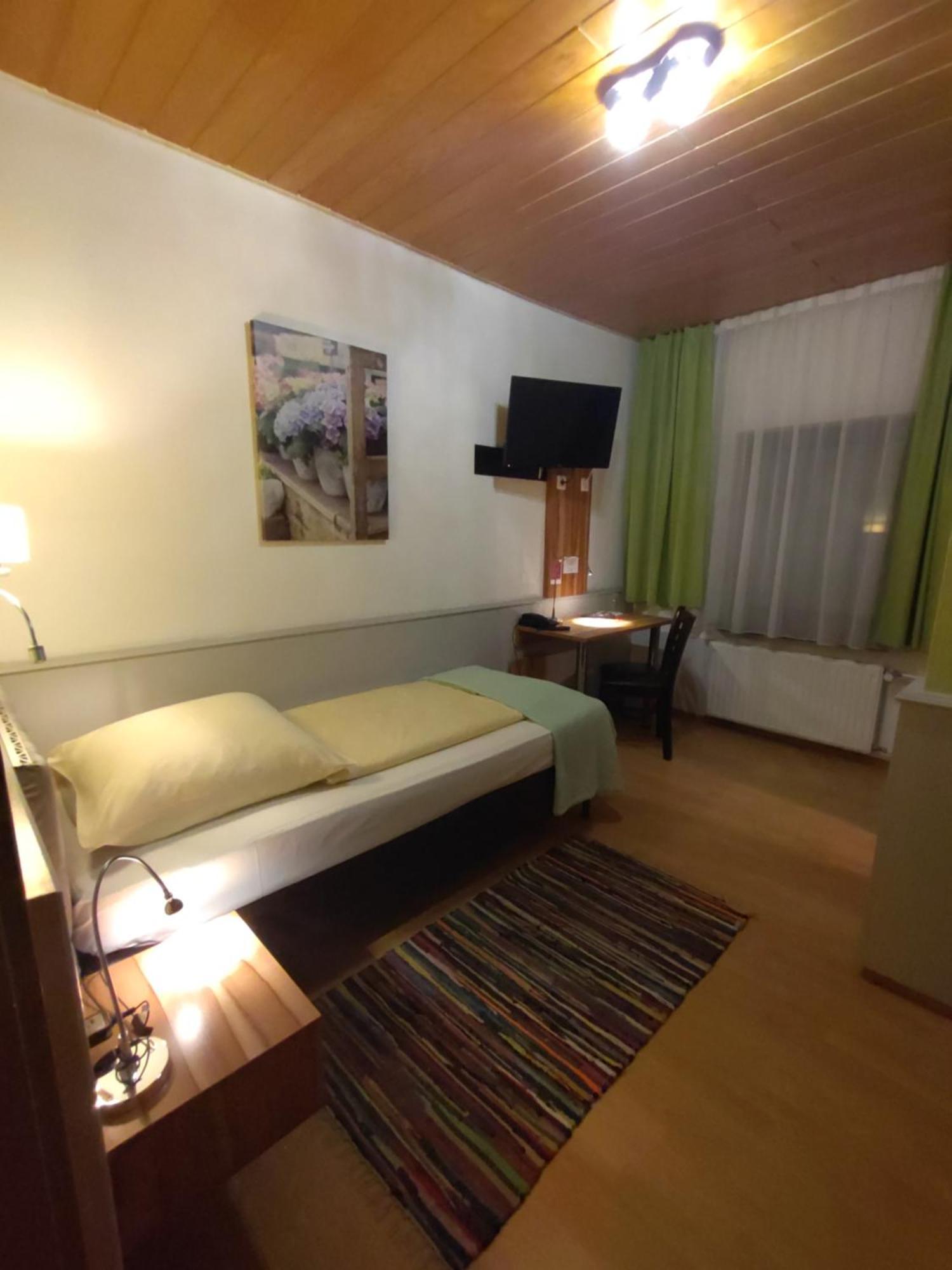 Single Room,1742741155:JPEG