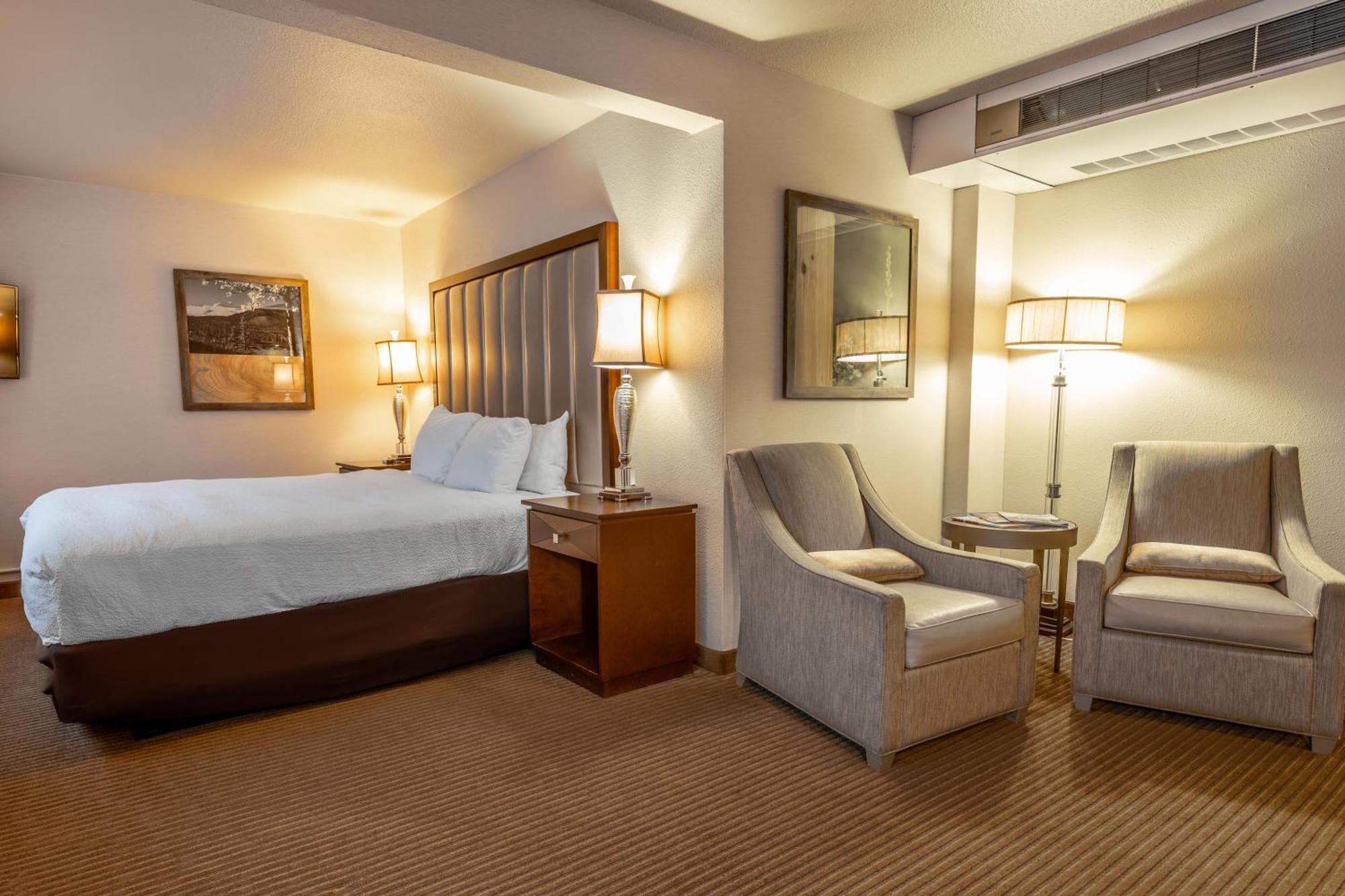 Junior King Suite Seating Area