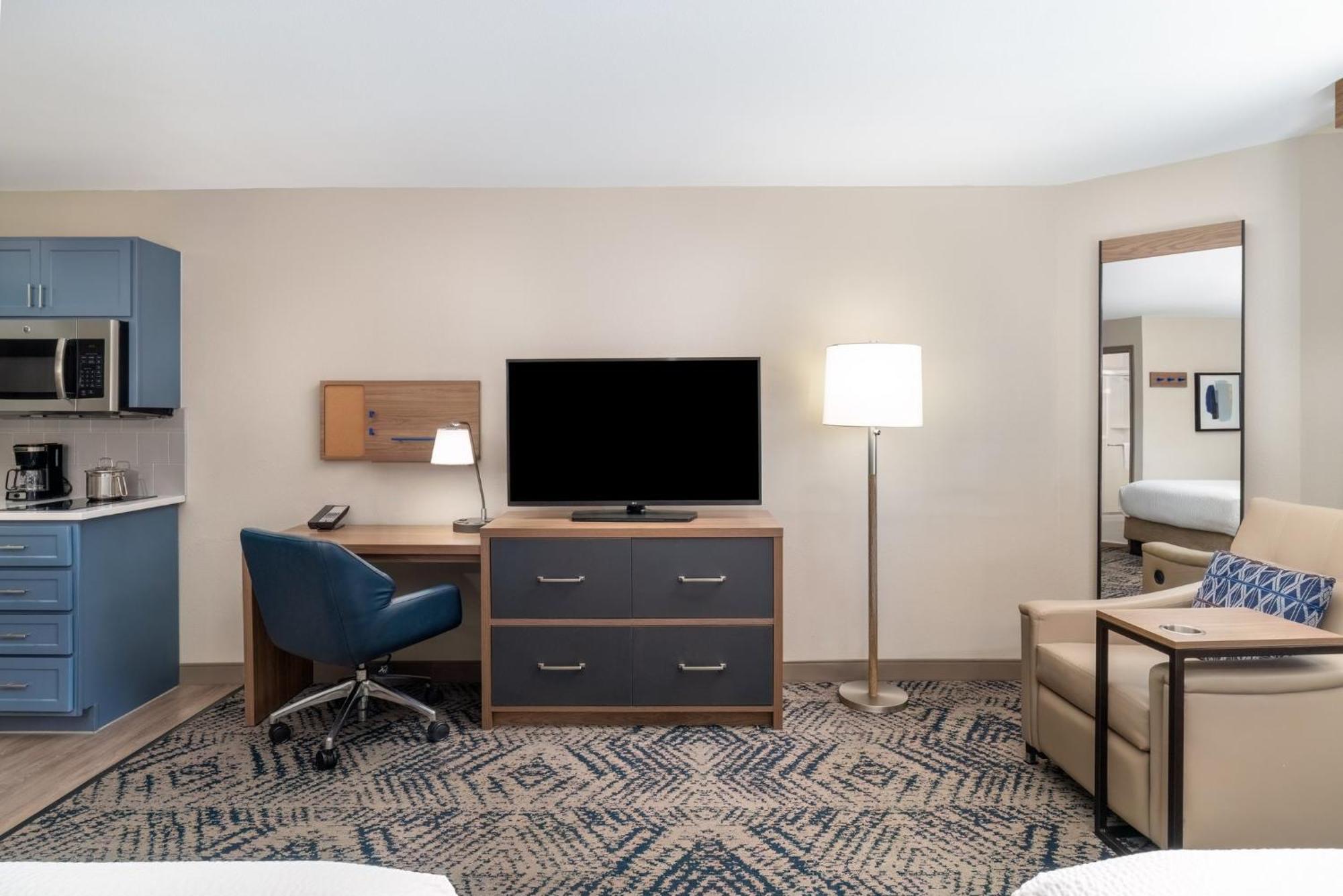 Queen Studio Suite Two Queen Beds Full Kitchen