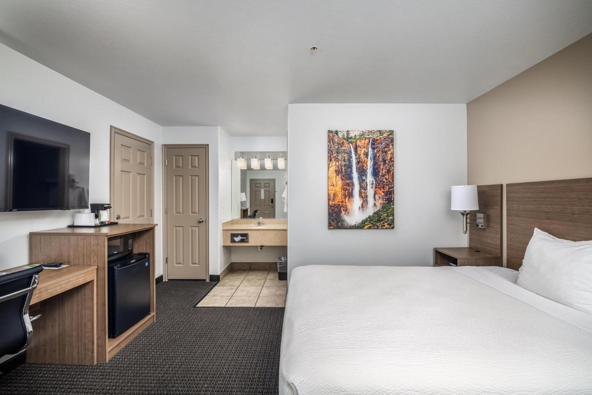 Queen Room