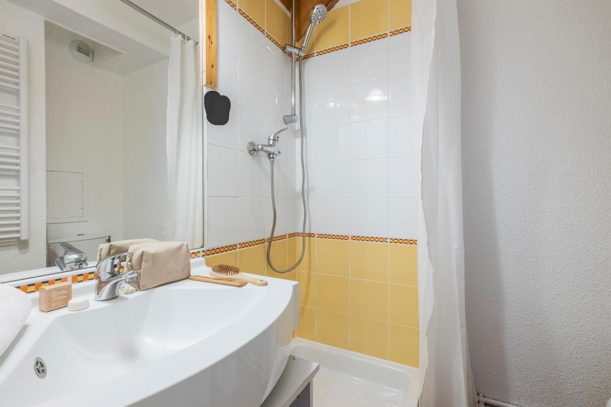 Superior One-Bedroom Apartment Sleeping Alcove