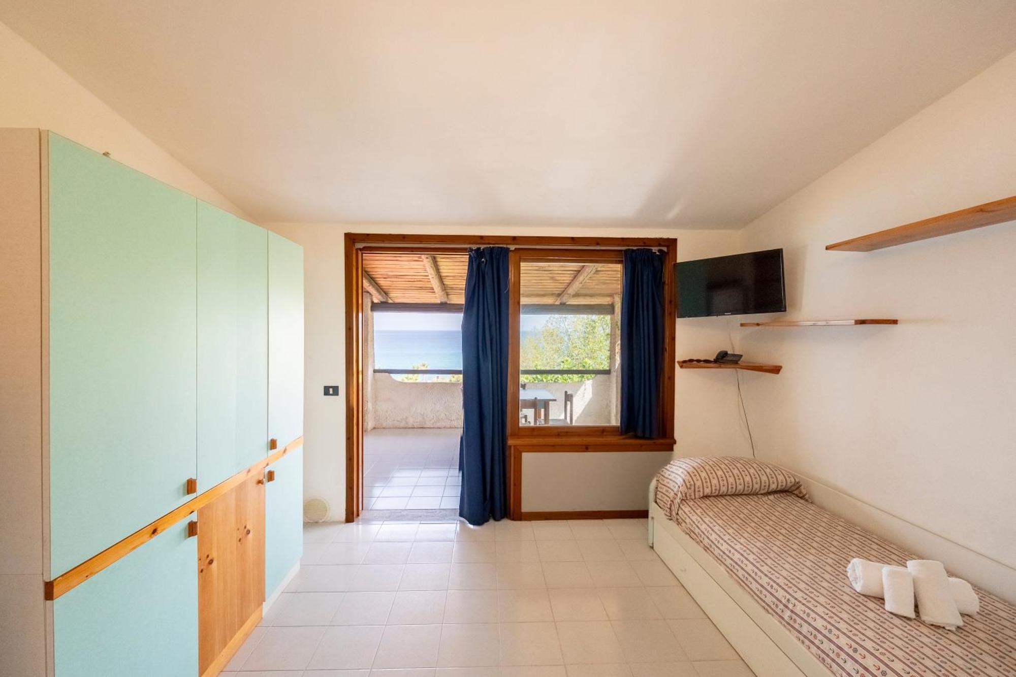 One-Bedroom Apartment Sea View