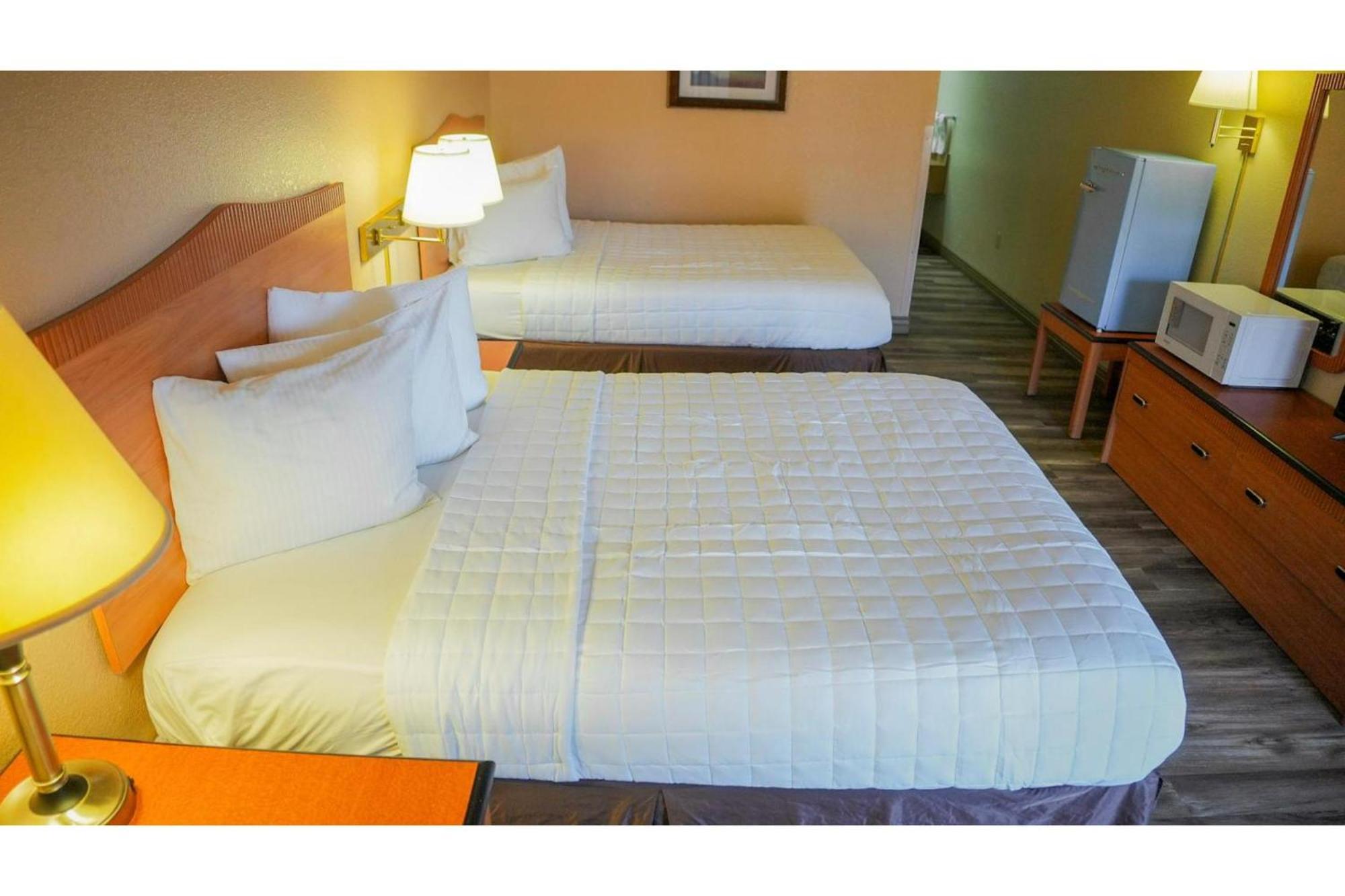 2 Queen Beds Non-Smoking