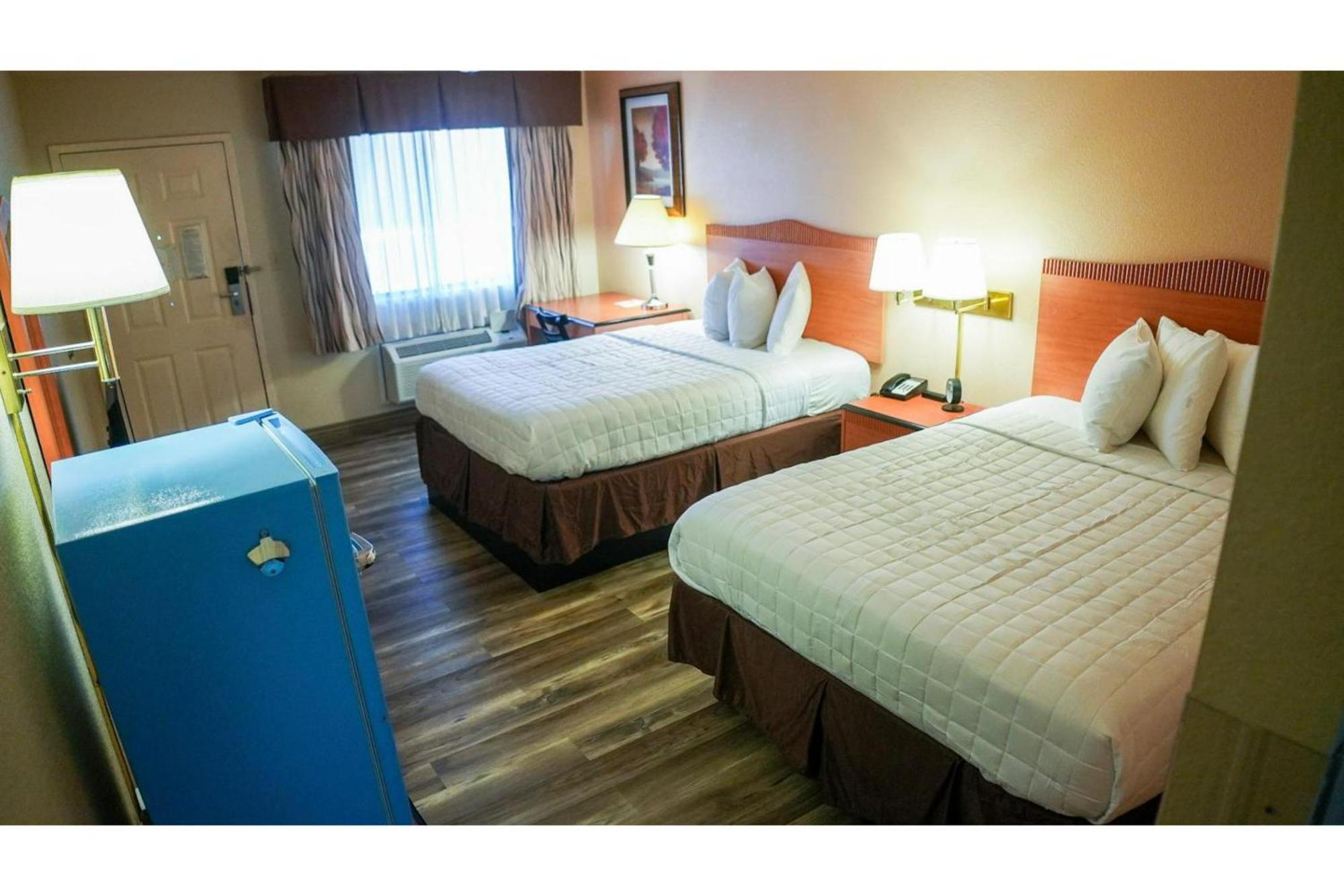 2 Queen Beds Non-Smoking
