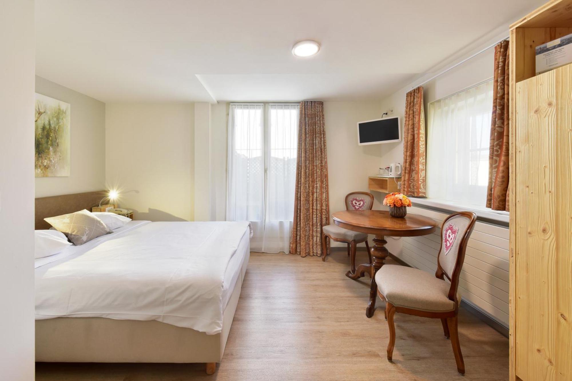 Standard Double Room Queensize Bed
