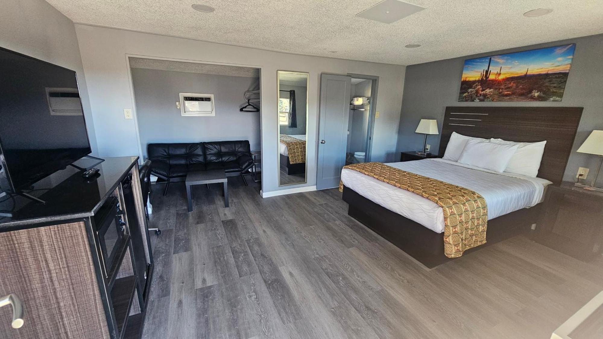 Deluxe Queen Room