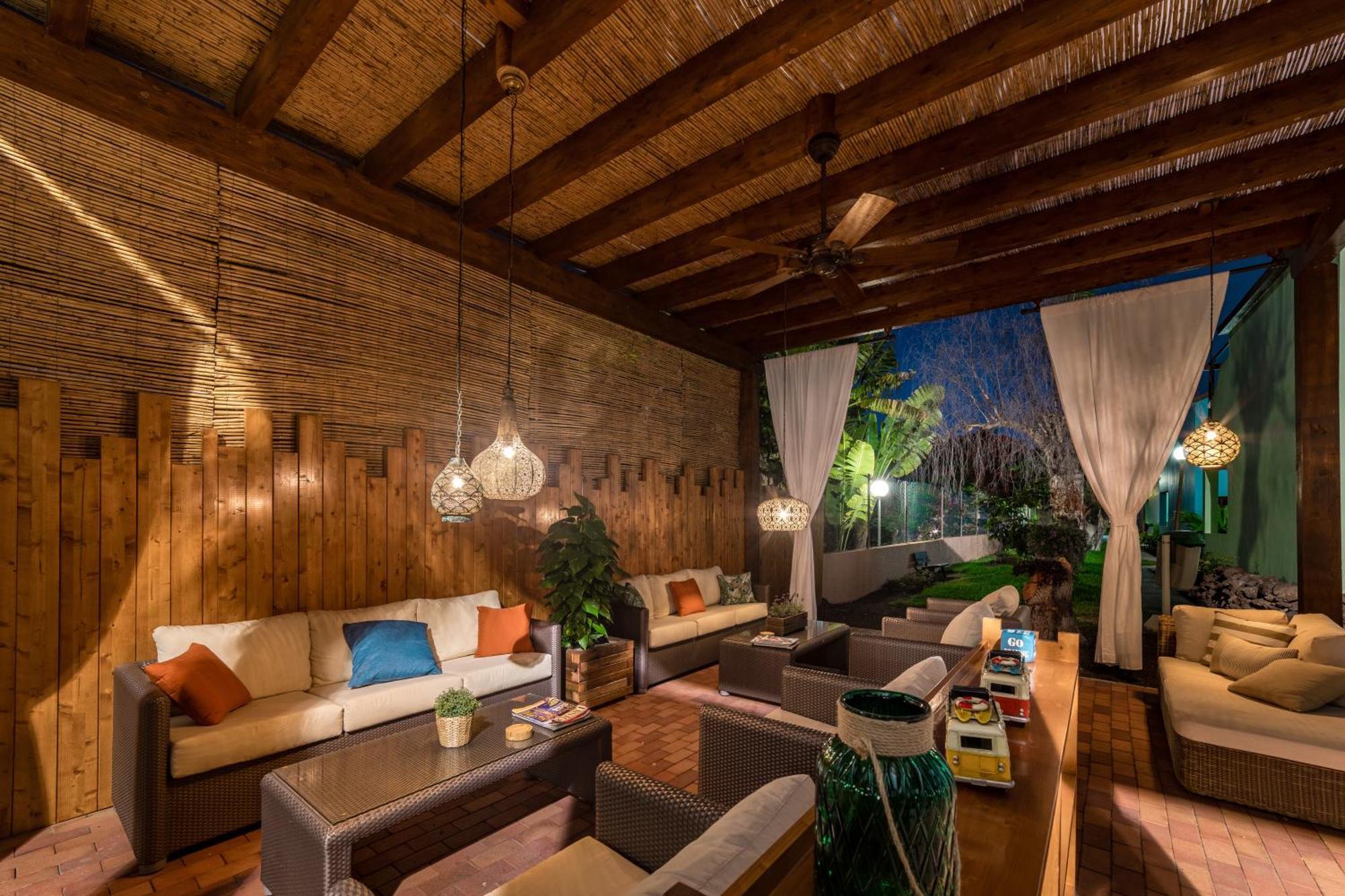 Pool View Apartment