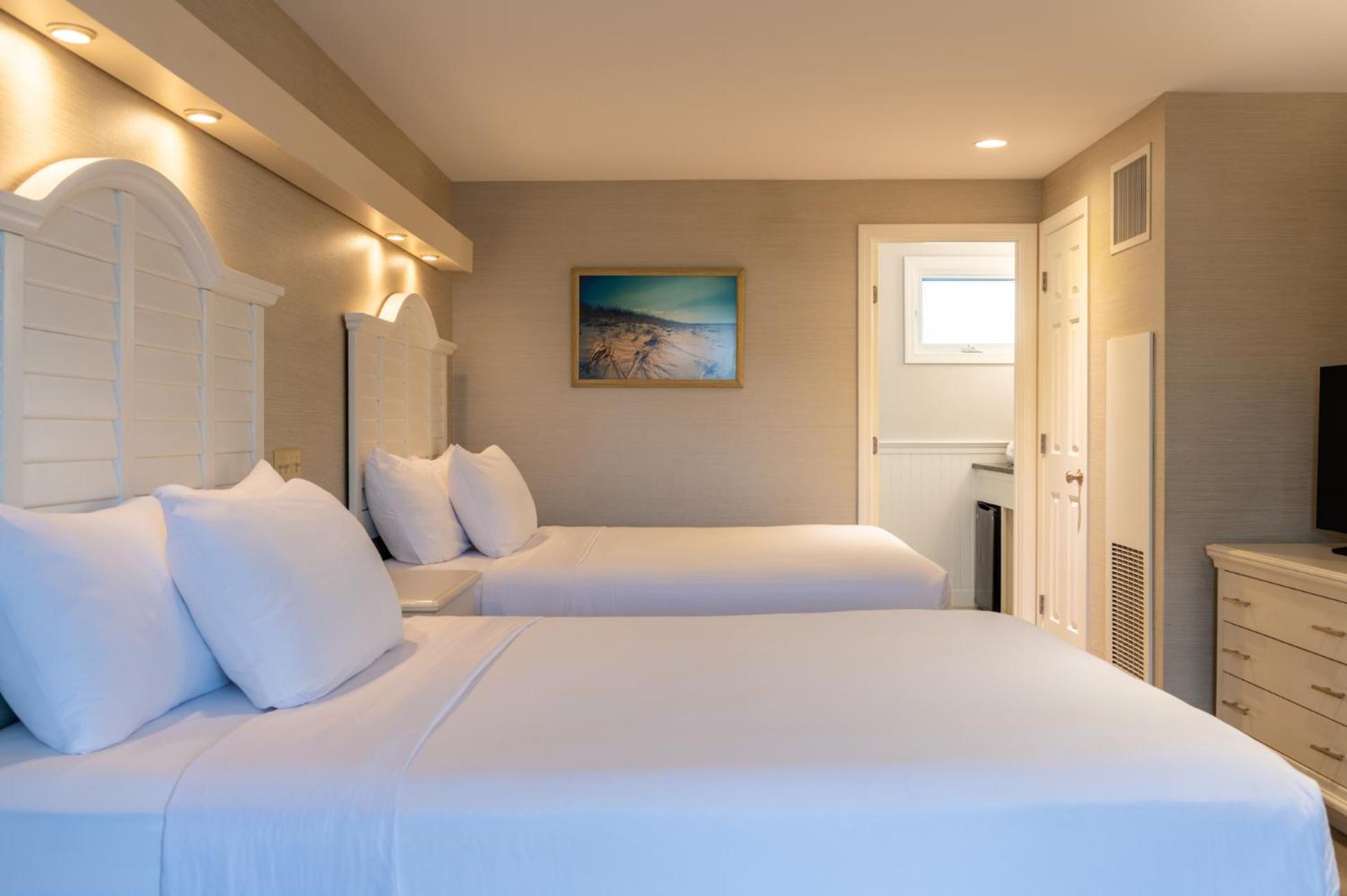 Queen Room Two Queen Beds Partial Ocean View 2nd Floor,1742779161:JPEG