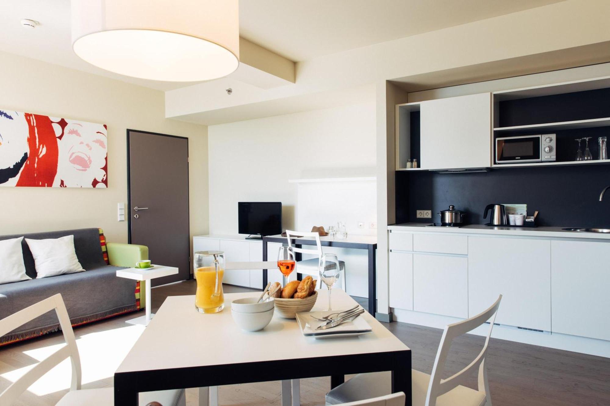 Studio Apartment,1742786300:JPEG