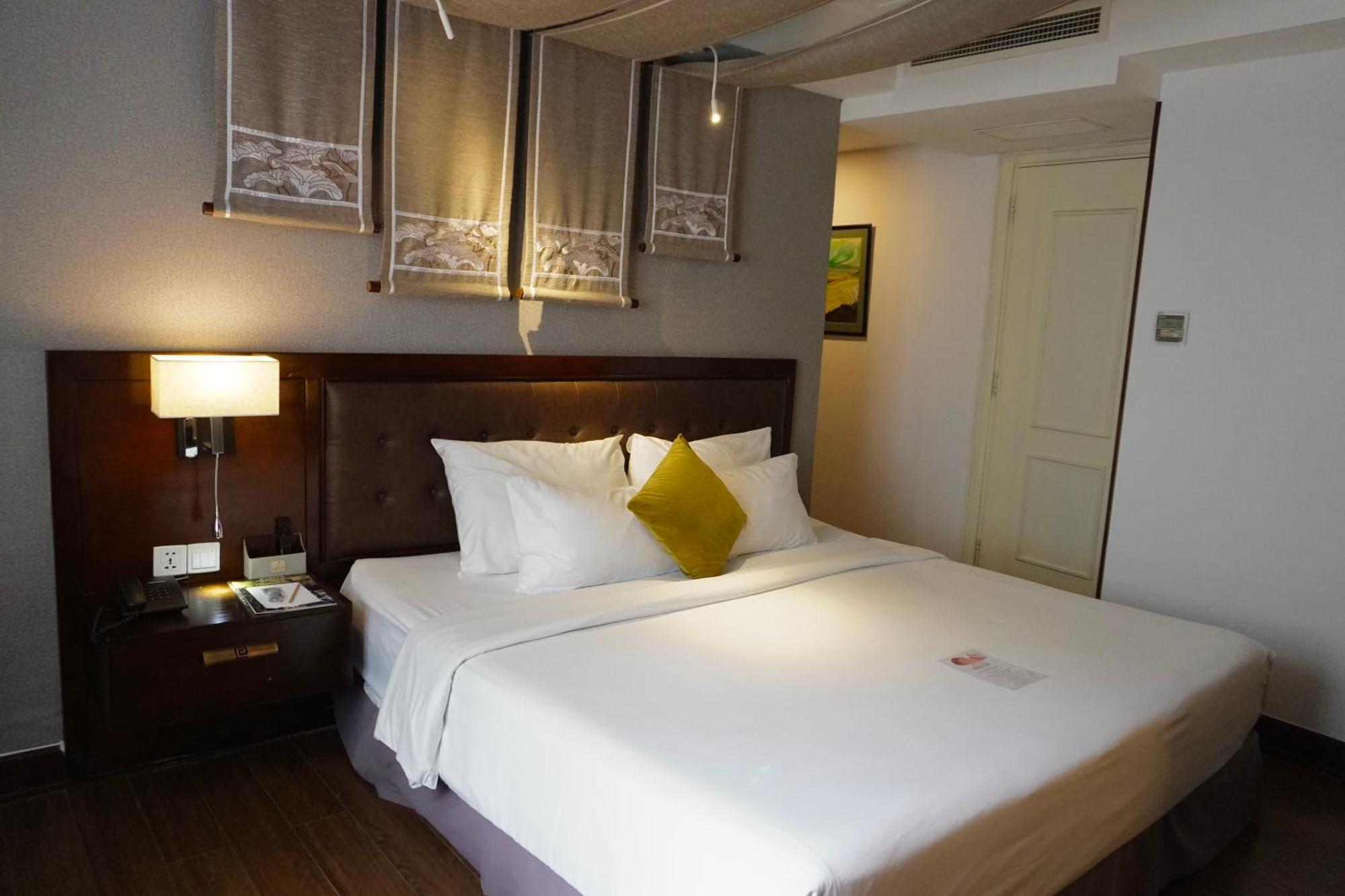 Deluxe Double Room Daily Minibar & 1 time Afternoon Tea