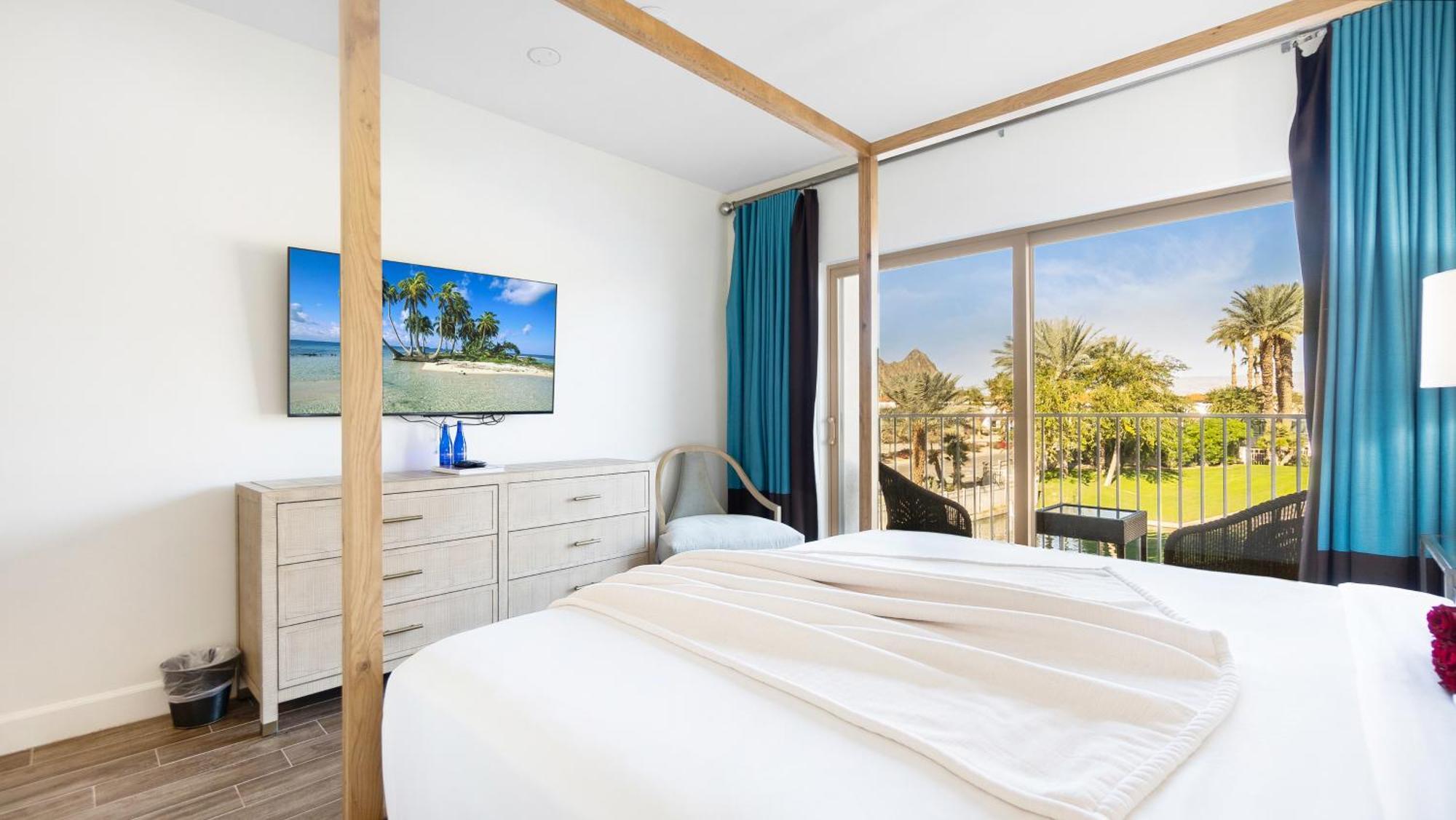 Deluxe Lake View Room