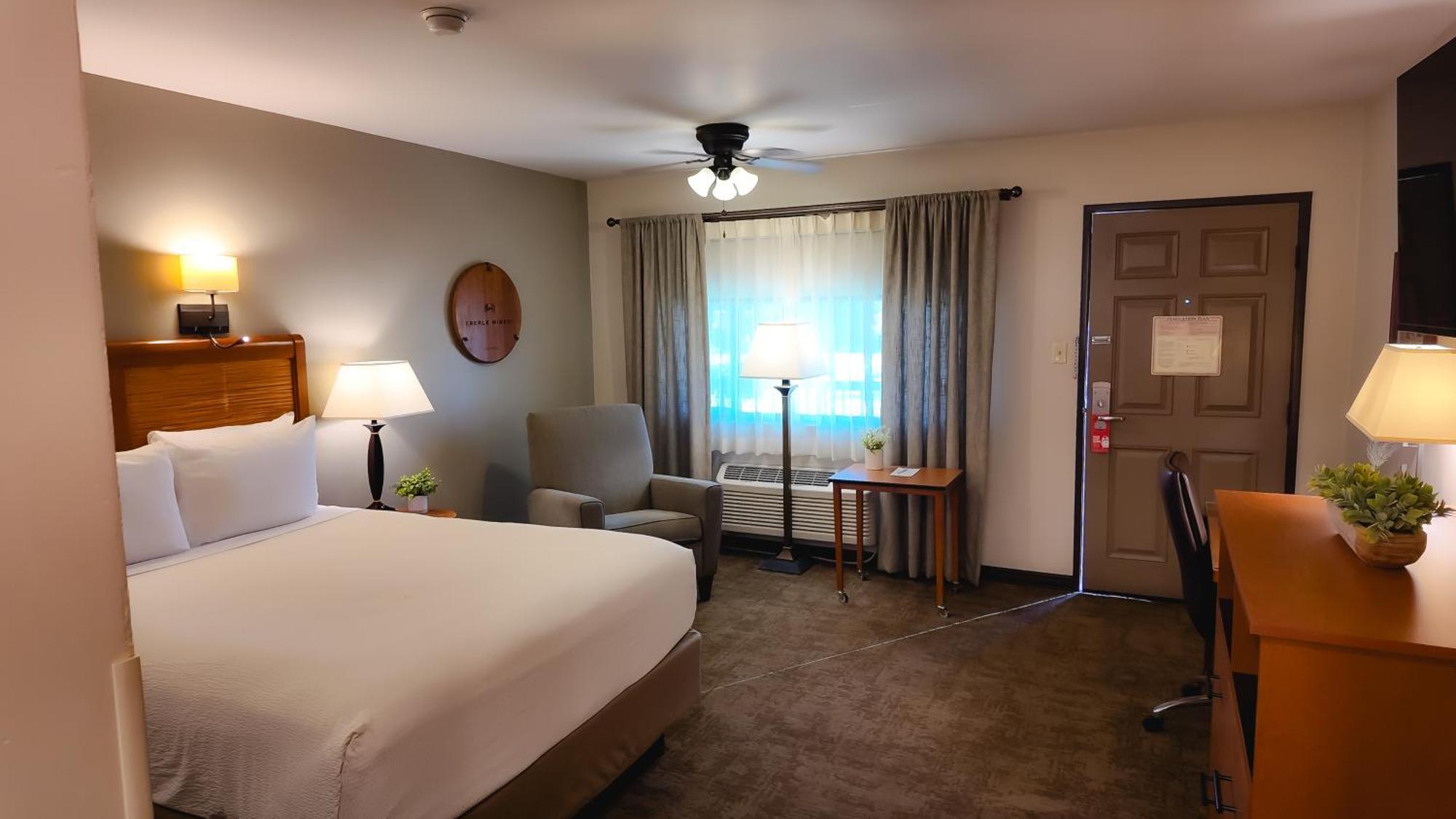 Standard Queen Room