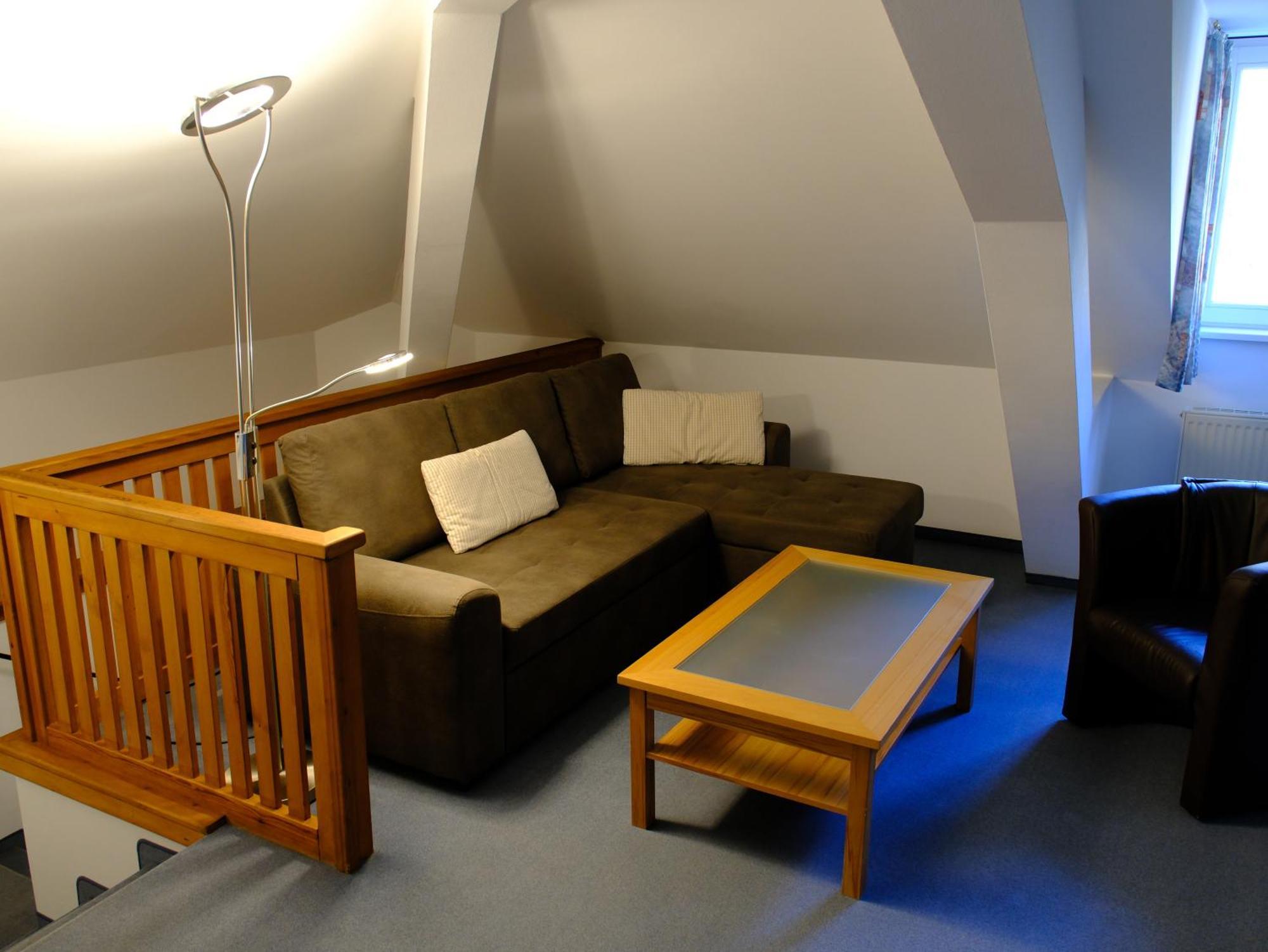 Large One-Bedroom Apartment,1742794232:JPEG