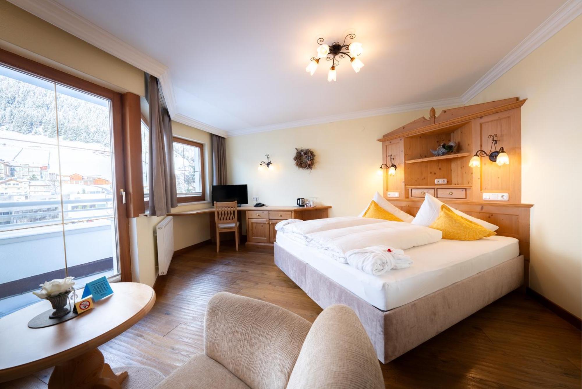 Deluxe Double Room with Balcony,1742797030:JPEG