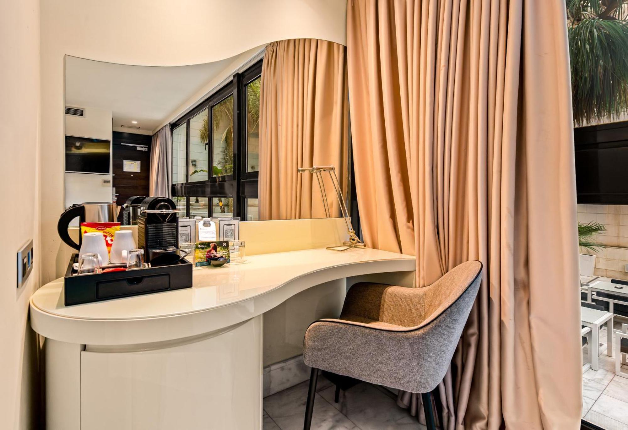 Double Room Pool Side