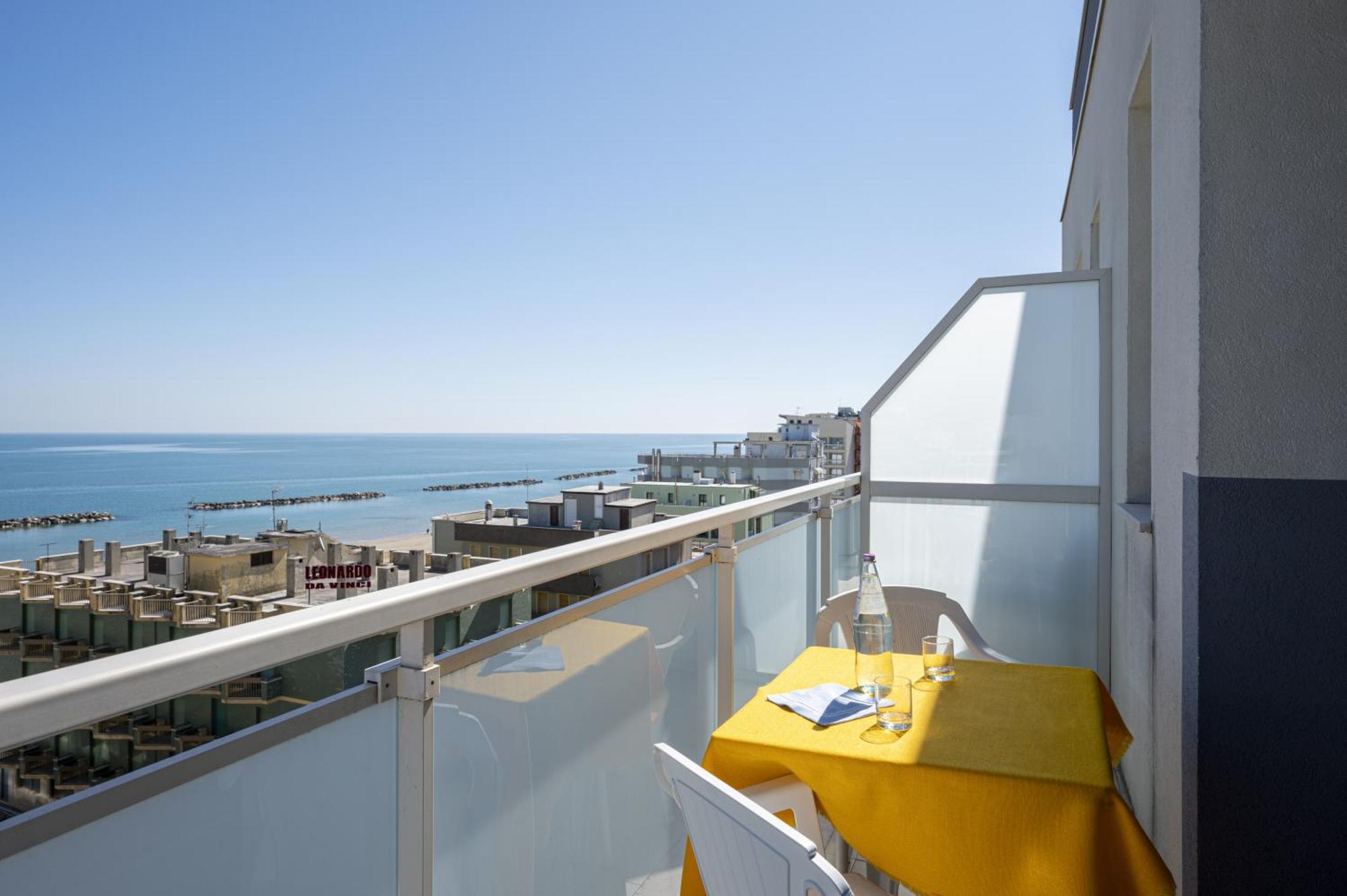 Double or Twin Room Sea View