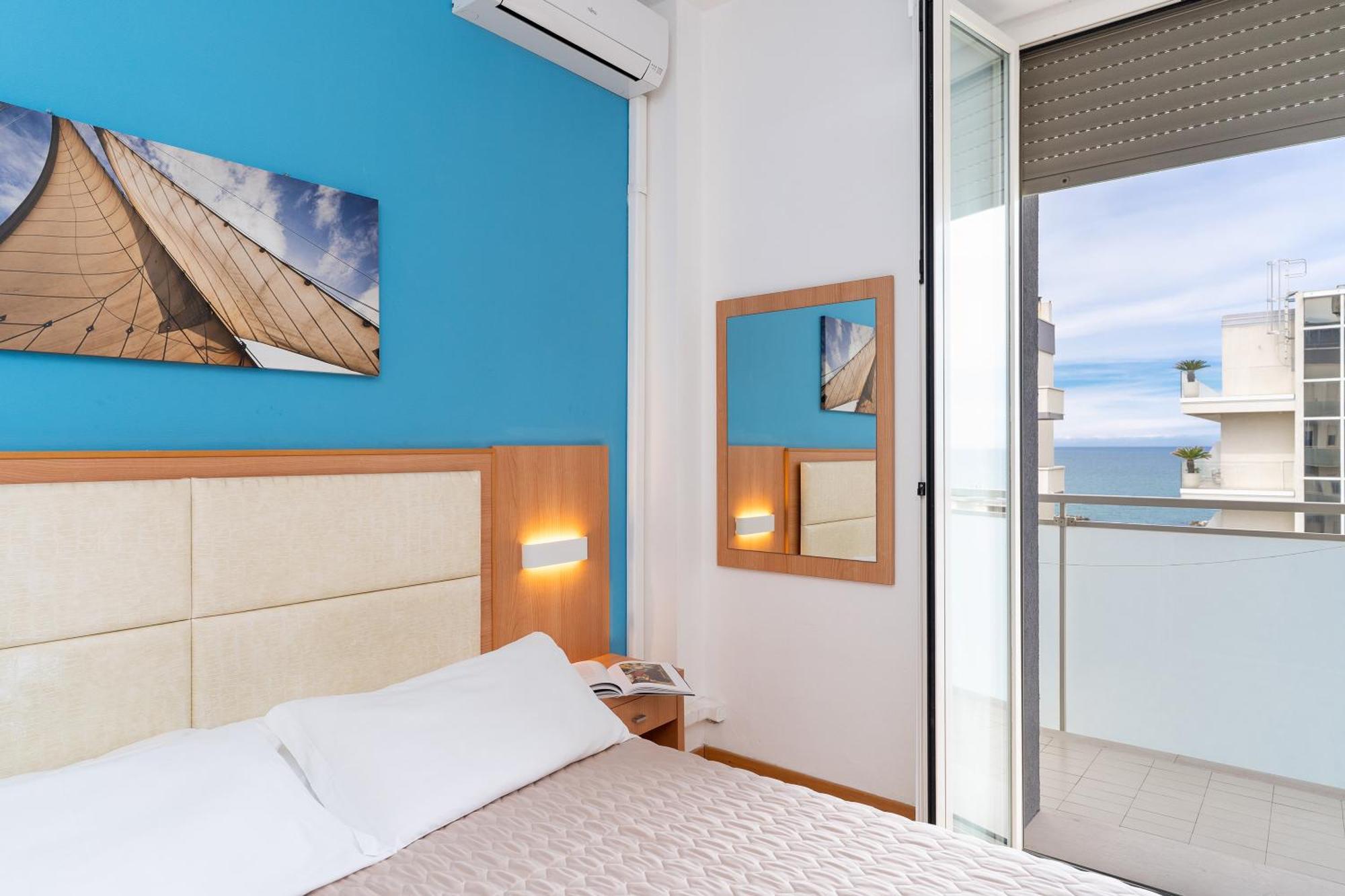 Double or Twin Room Sea View