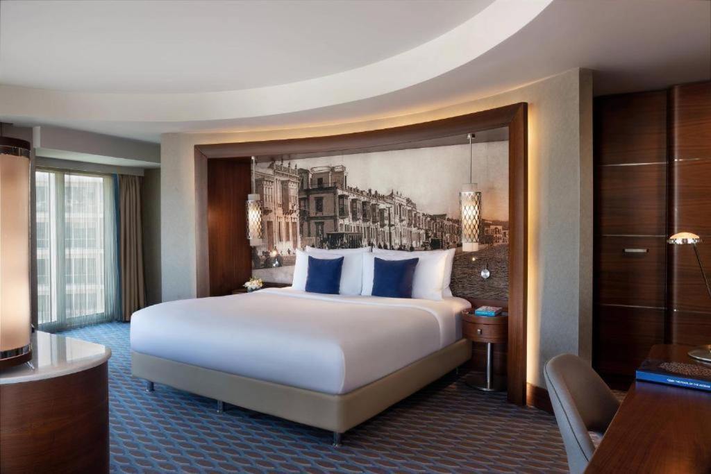 Executive Suite with Partial Sea View and Spa Bath Club Lounge Access,1742811666:JPEG