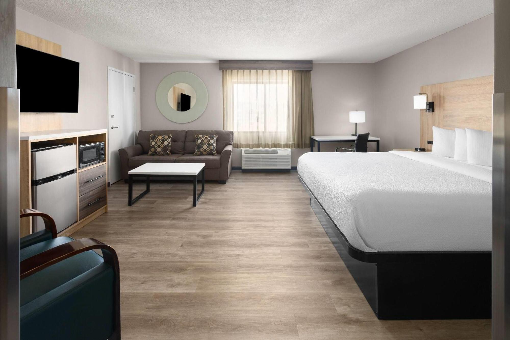 Executive King Room,1742814208:JPEG