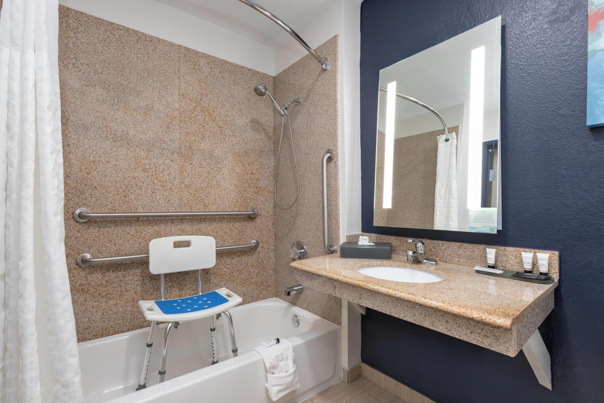 King Room Bath Tub Mobility or Hearing Accessible Non-Smoking