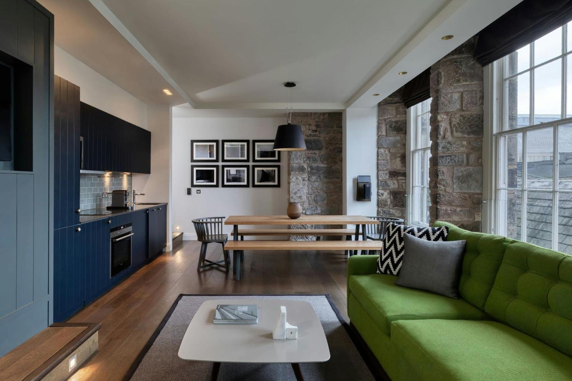 One-Bedroom Double Suite Sofa Bed