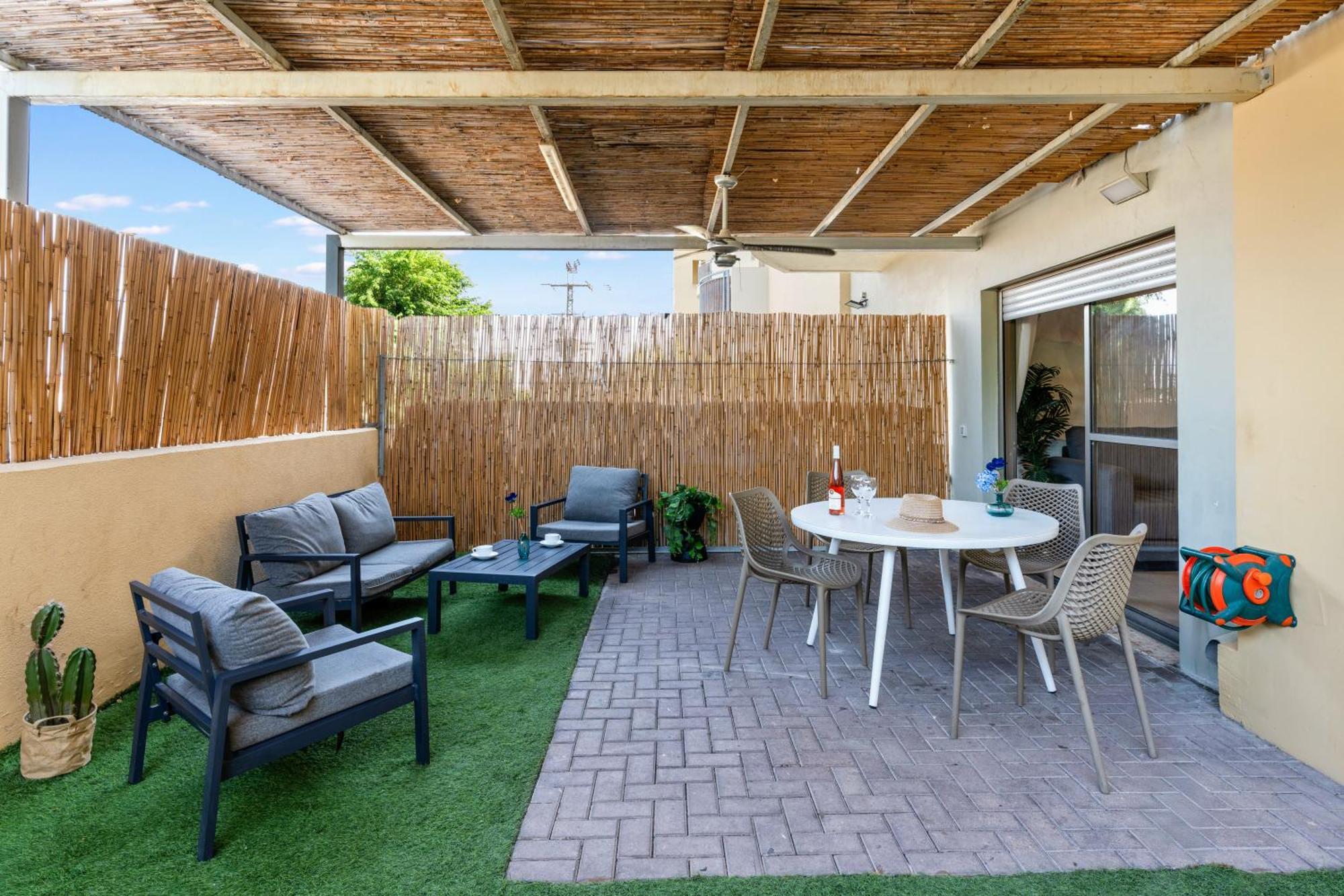 Family Garden Apartment