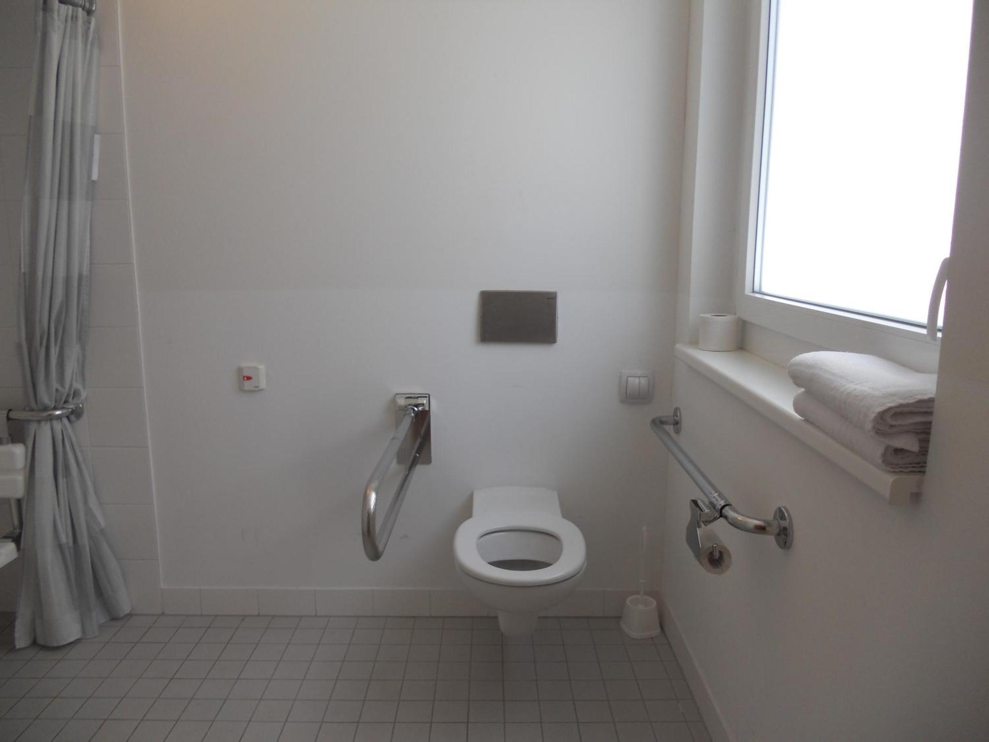Accessible Room 1 Queen Bed