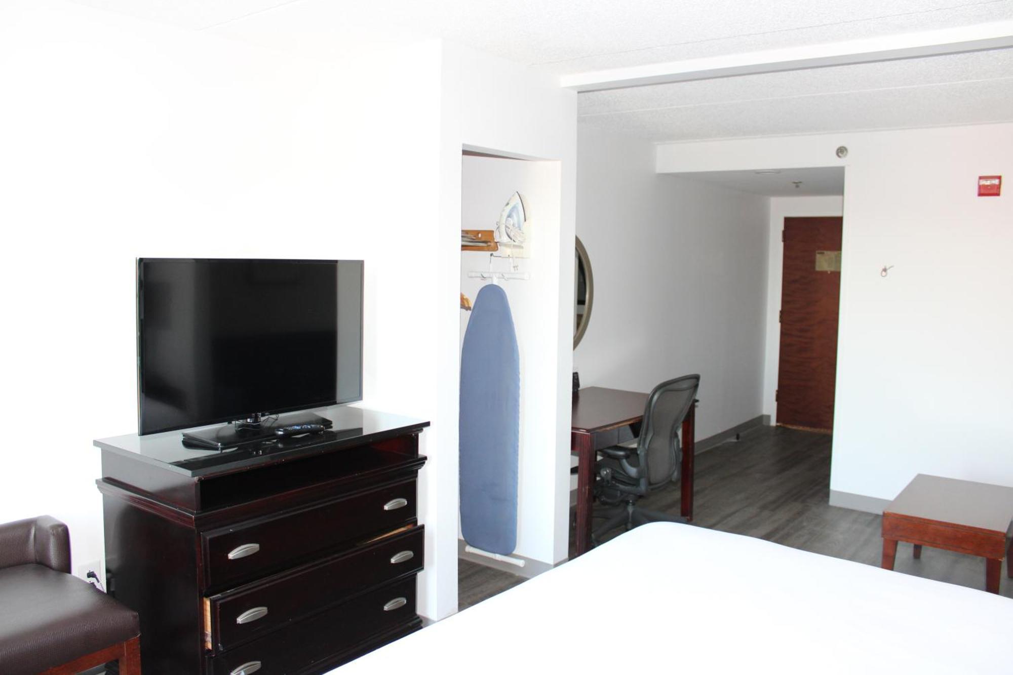 Business King Suite - Accessible/Non-Smoking