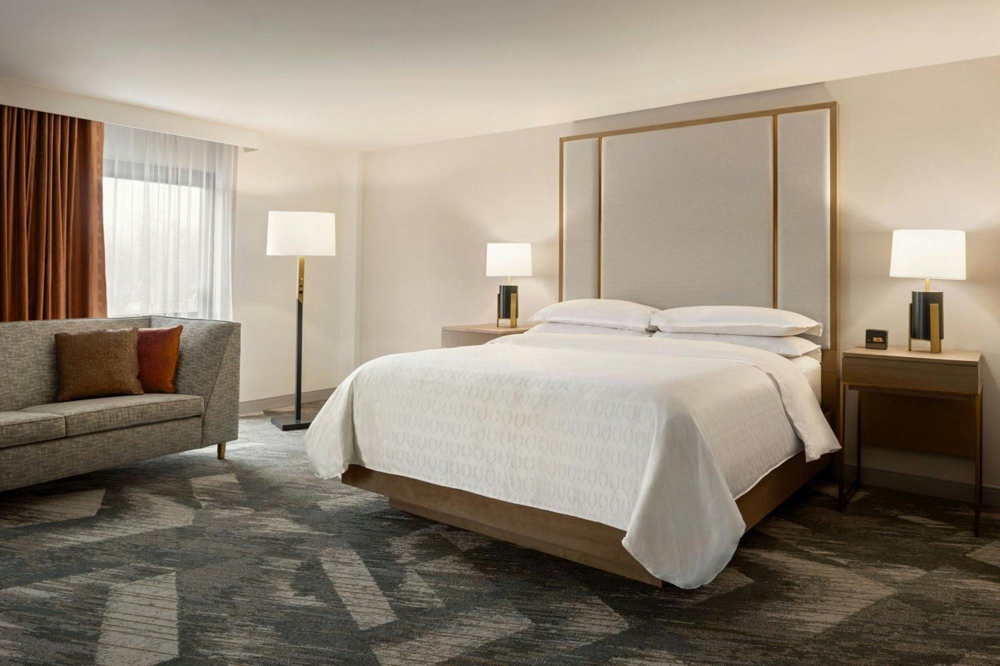 Executive King Suite with Sofa Bed - Club Level/Mobility/Hearing Accessible with Roll-In Shower