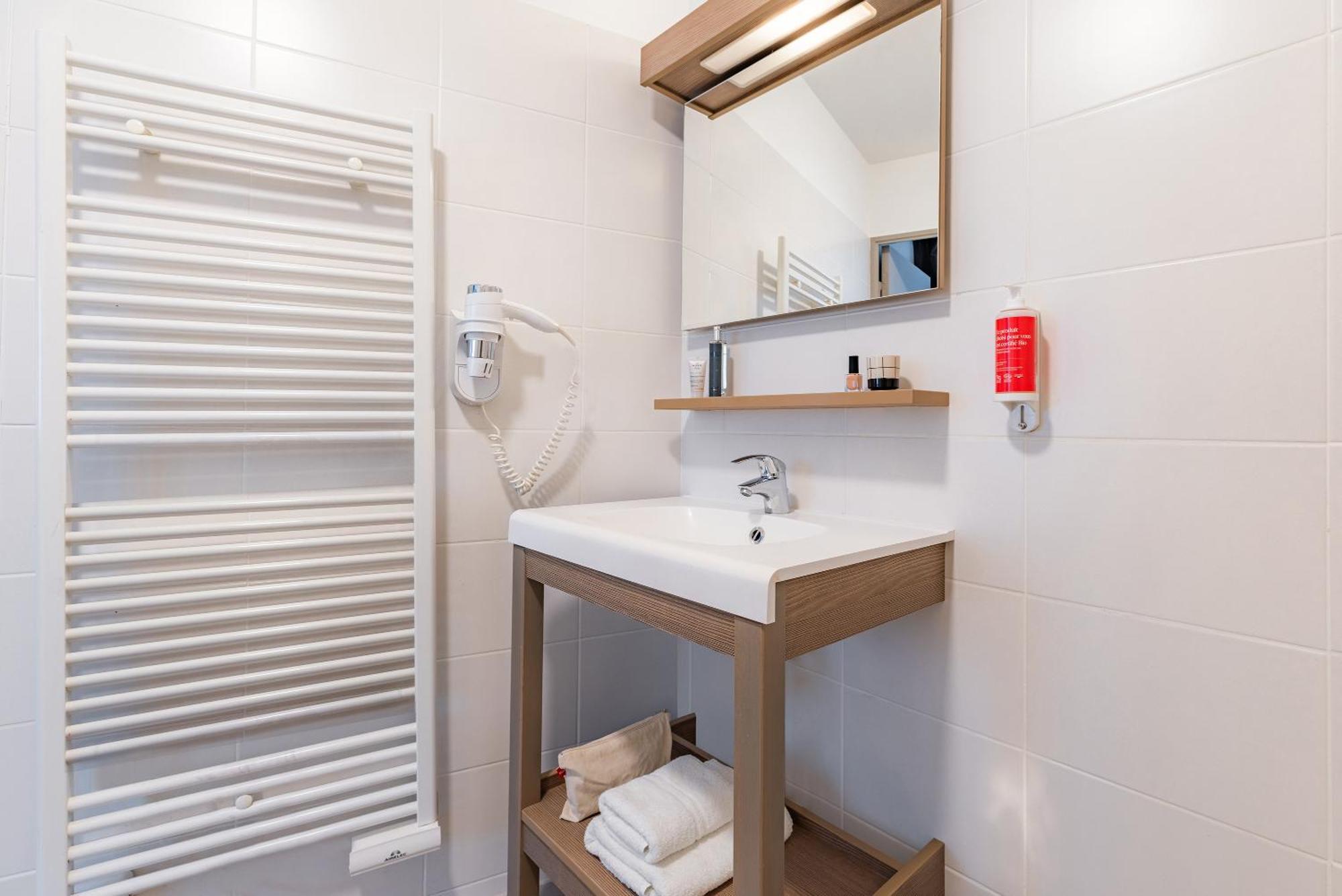 One-Bedroom Apartment,1742840266:JPEG