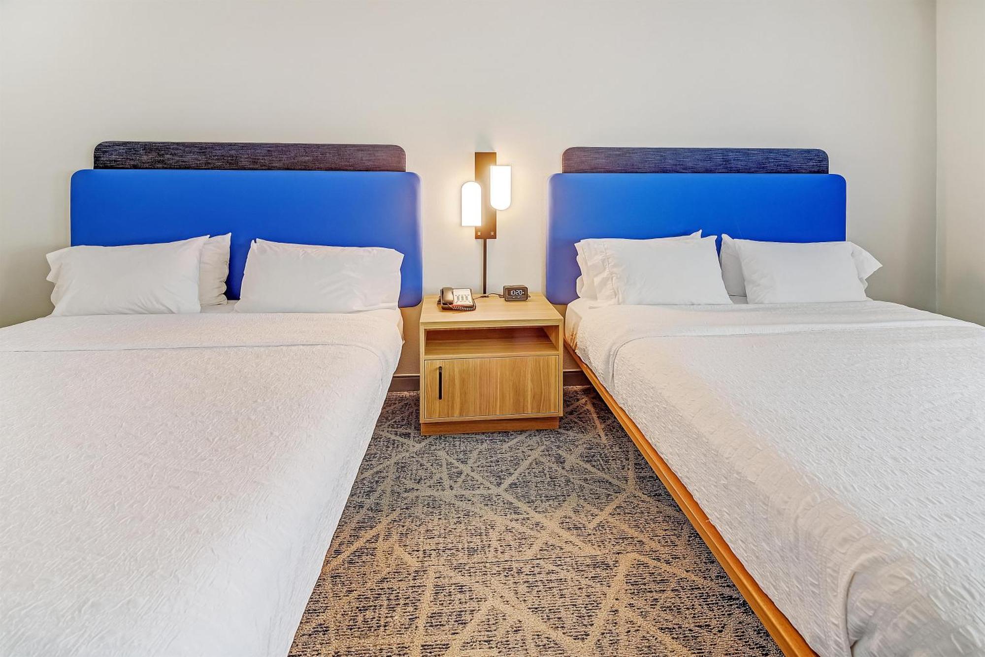 Queen Room Two Queen Beds Hearing Access or Non-Smoking