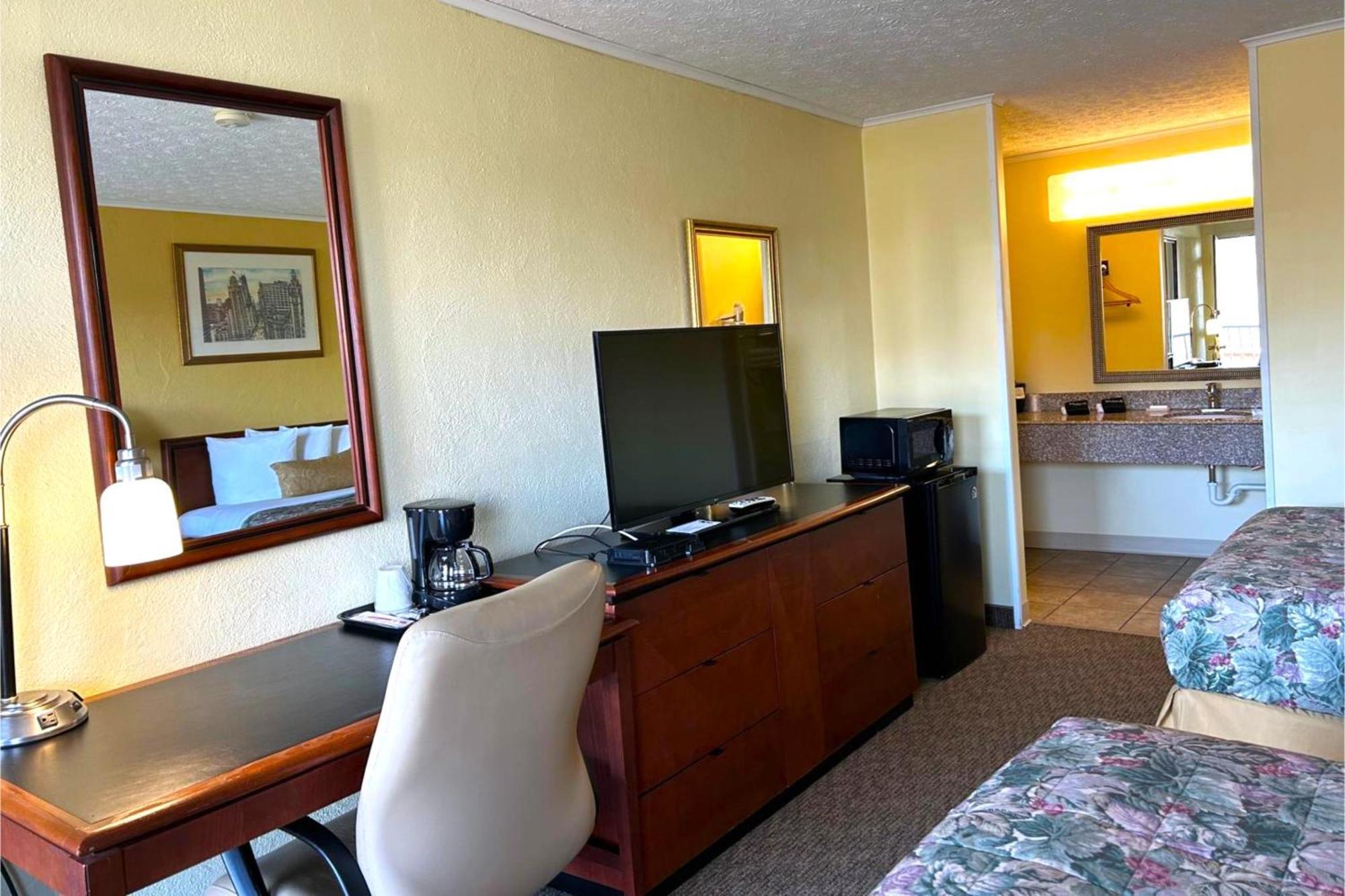 2 Full Beds Non-Smoking