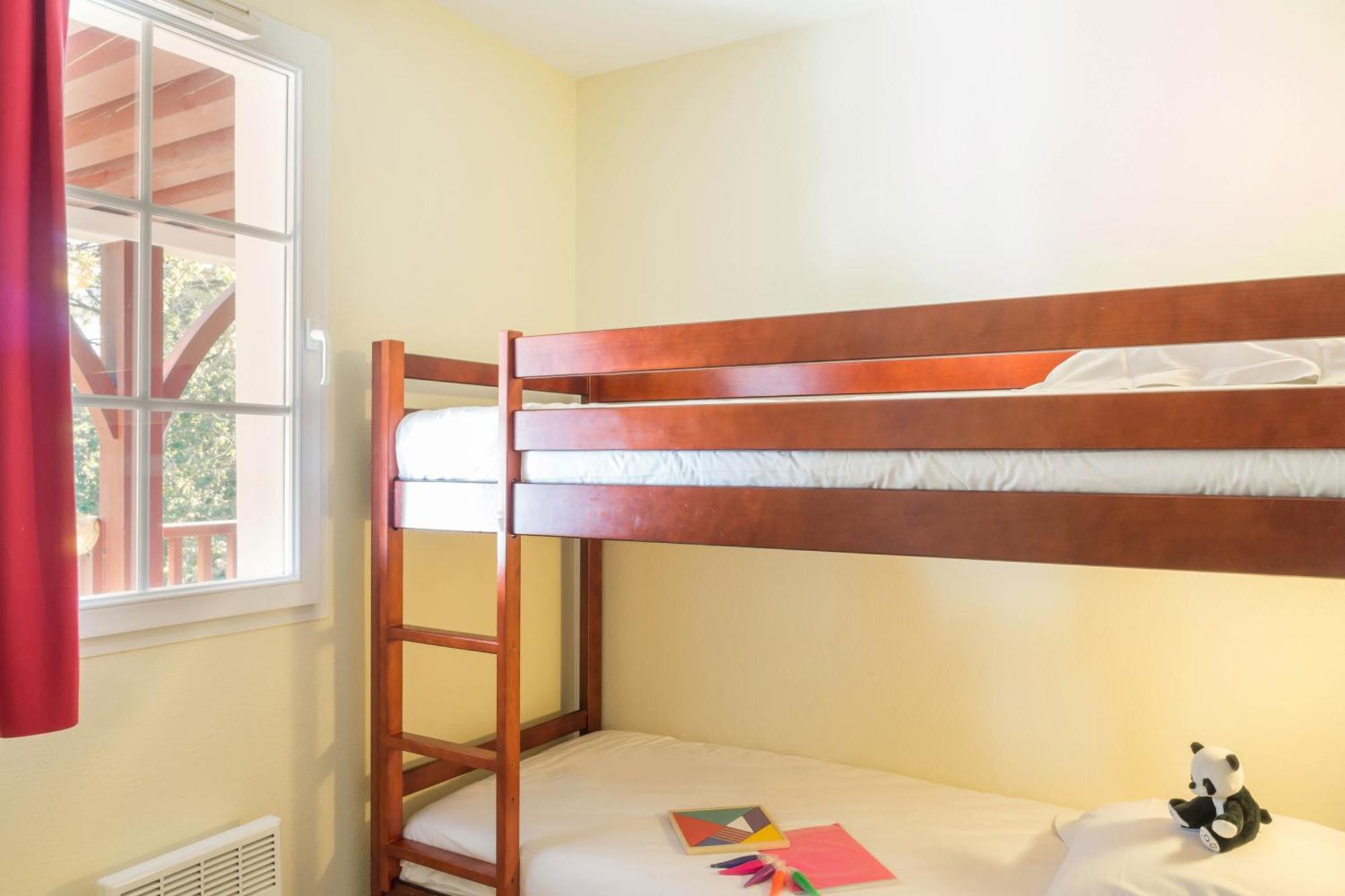 One-Bedroom Apartment Sleeping Alcove Terrace or Balcony