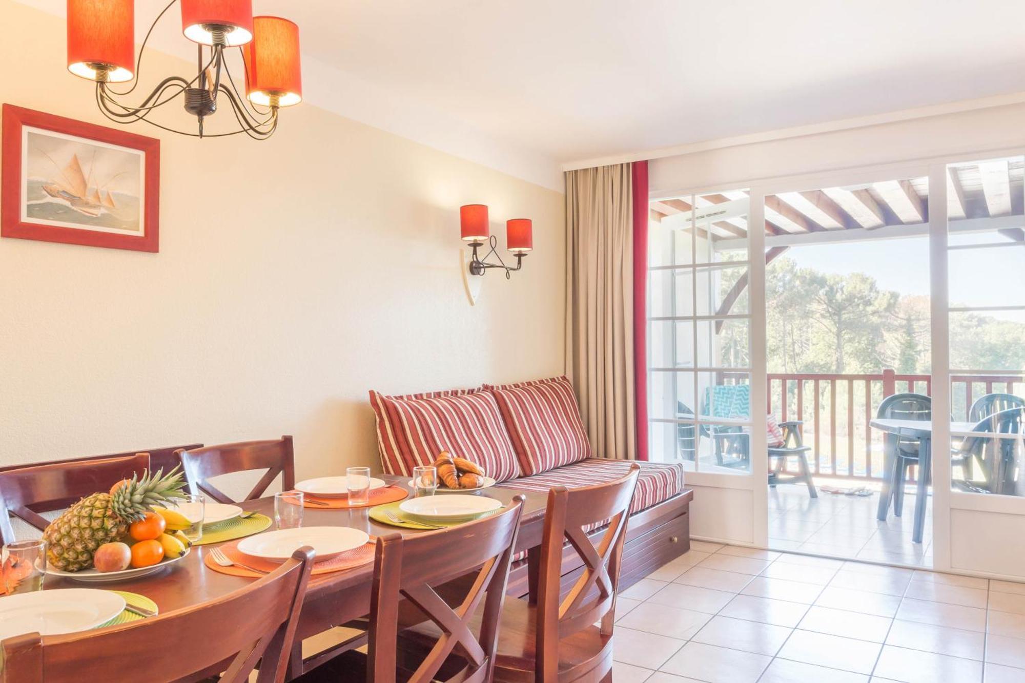One-Bedroom Apartment Sleeping Alcove Terrace or Balcony